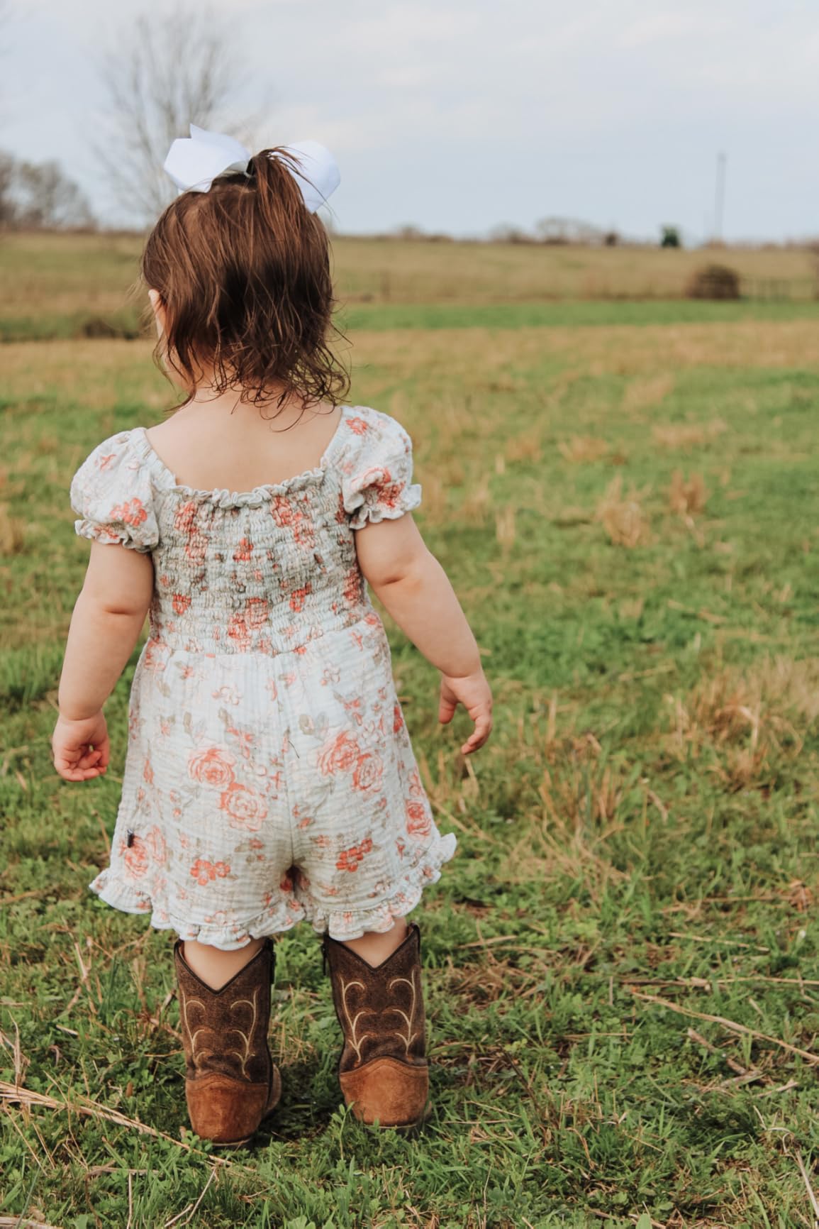 Canon EOS 2000D / Rebel T7 DSLR Camera w/EF-S 18-55mm F/3.5-5.6 Zoom Lens + 64GB Memory, LED Video Light, Case, Gripster Tripod, and More (Essential Bundle) (Renewed) customer photo 1