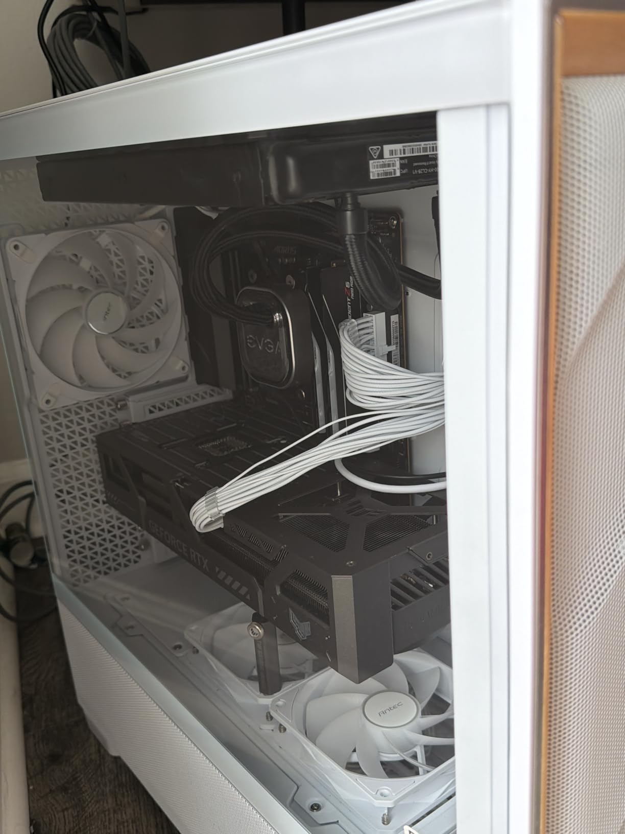 Antec Flux Pro, 6 x PWM Fans Included, High-Airflow Front Panel with Walnut Wood, iShift PSU 90° Mount, USB3.0 x 2, Type-C, 420mm Radiator Support, Temp. Display, Full-Tower E-ATX PC Case customer photo 1
