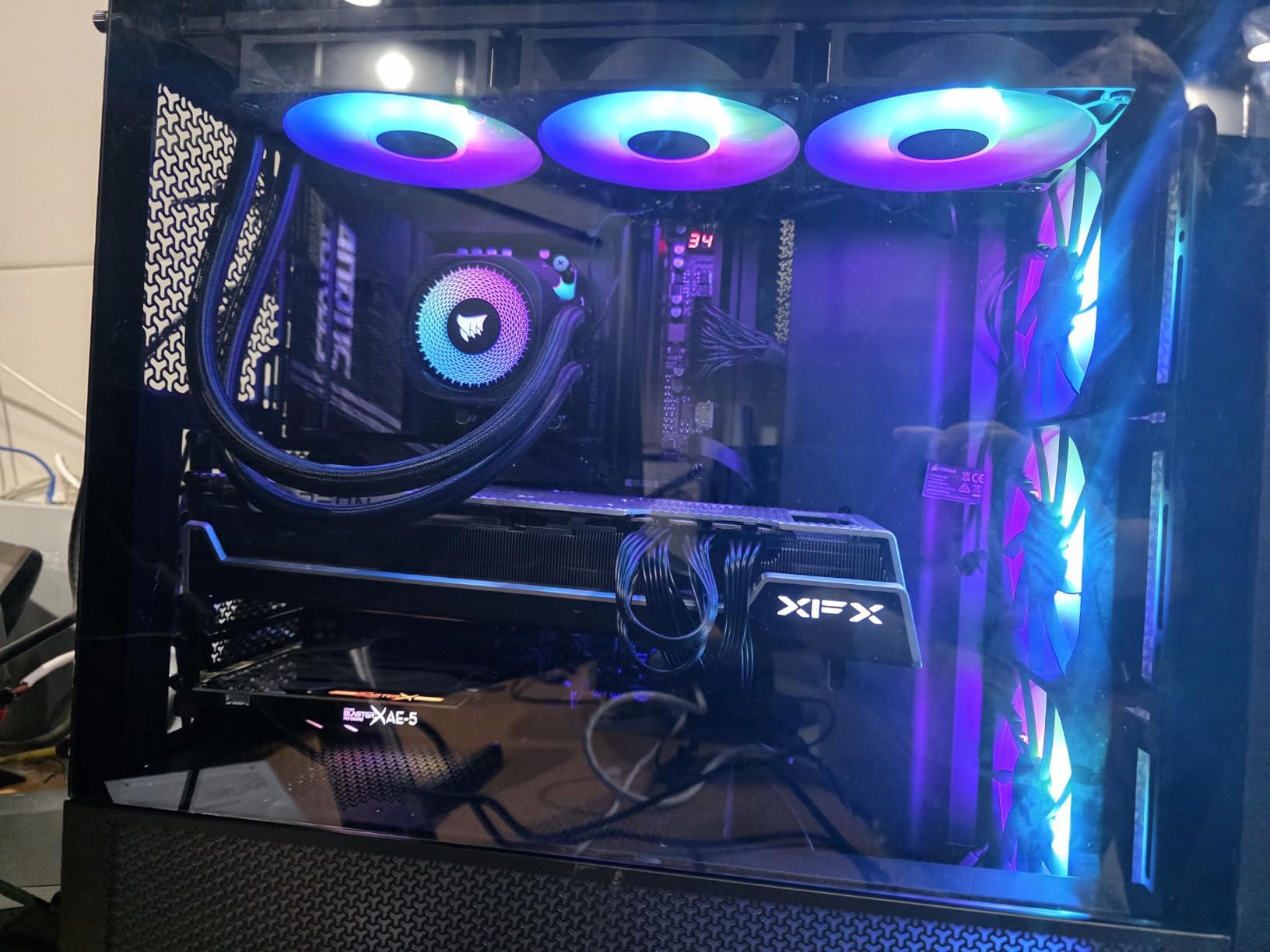 CORSAIR 4000D RS ARGB Frame Modular Mid-Tower ATX PC Case, High Airflow, 3X Pre-Installed RS Fans, InfiniRail Mounting System, ASUS BTF, MSI Zero, Gigabyte Stealth, Black customer photo 1