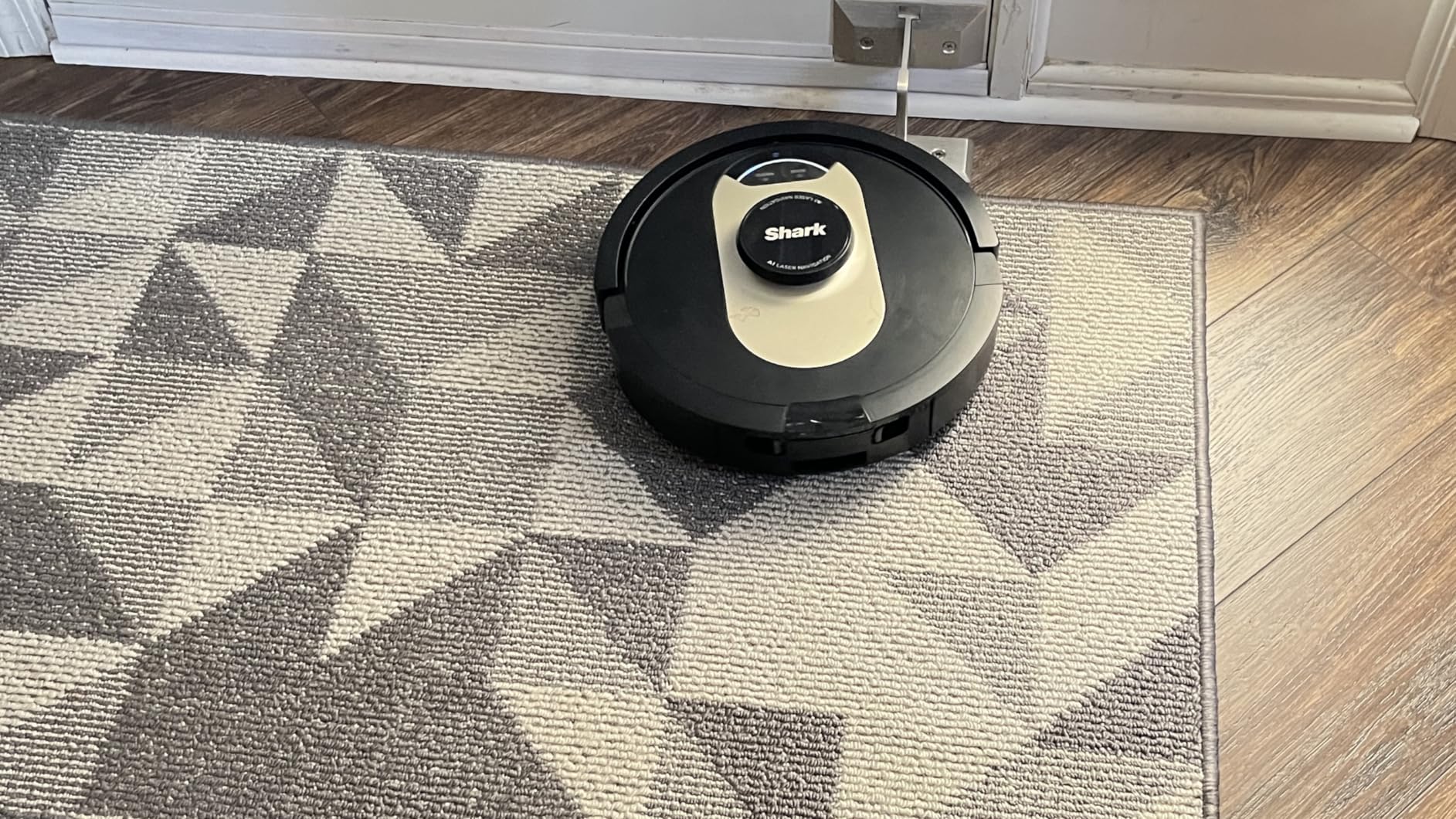 Shark Plus 2in1 Robot Vacuum & Mop with Sonic Mopping, Home Mapping, HEPA Bagless Self Empty Base, CleanEdge, for Pet Hair, WiFi, Black/Mocha, AV2630WA, for Carpets & Hardfloors customer photo 1
