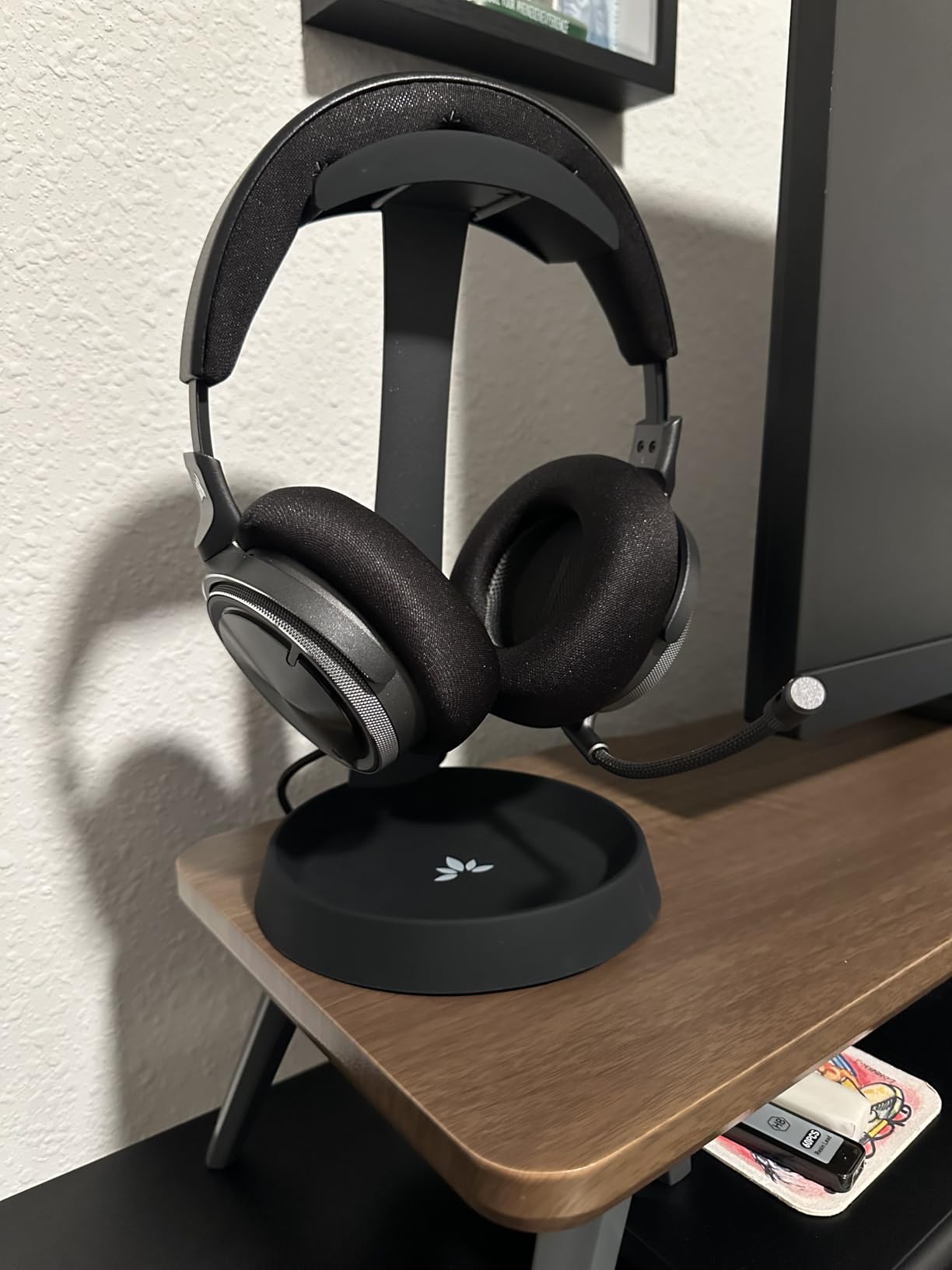 Corsair Virtuoso MAX Wireless Gaming Headset - Dolby Atmos, Active Noise Cancelling, Sonarworks SoundID, Simultaneous 2.4GHz Wireless & Bluetooth, 50mm Graphene Drivers, PC, Mac, PS5/PS4 - Carbon customer photo 1