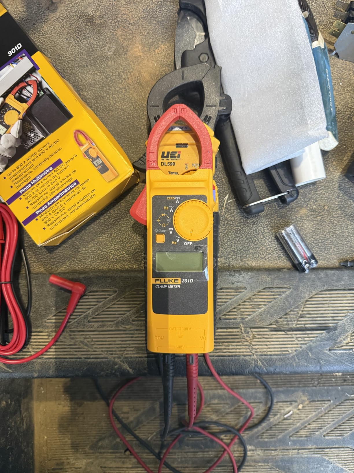 Fluke-301D/ESP, 600A AC/DC Clamp Meter with Slim Body and Thin Jaw Arm customer photo 2