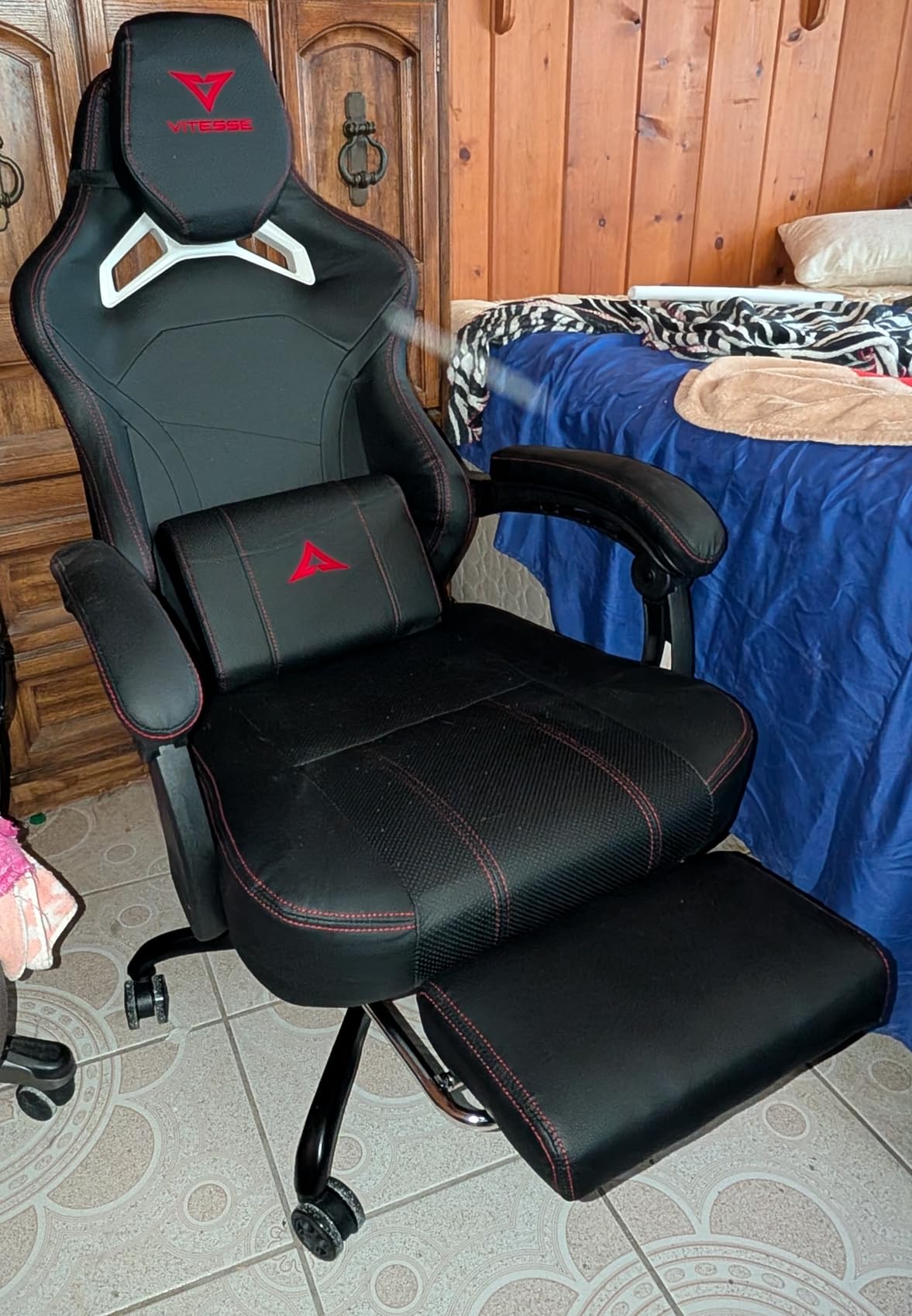 VITESSE Big and Tall Gaming Chair 400lb Weight Capacity with Footrest, Ergonomic Video Game Chair for Adults with Oversized Headrest and Lumbar Pillow, Computer Chair Gaming for Office (Black+Red) customer photo 1