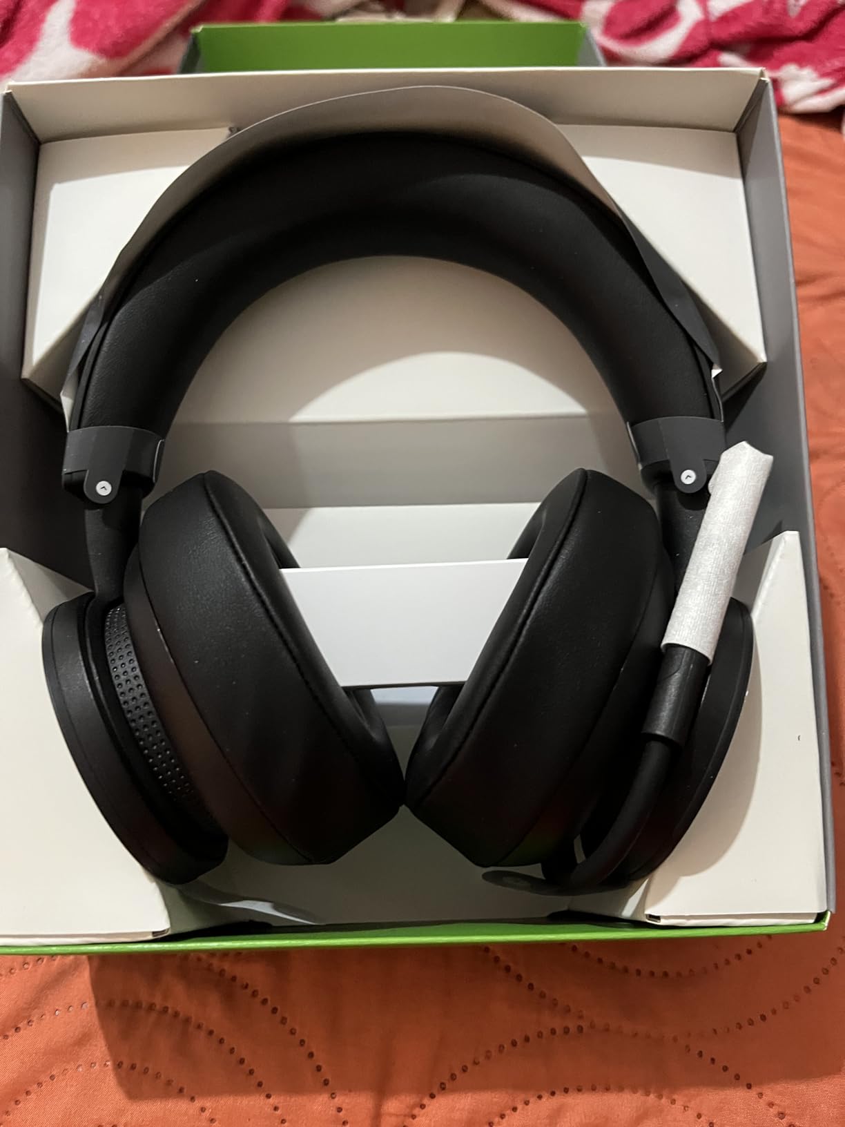 Xbox Wireless Gaming Headset - Over Ear Headphones - Spatial Audio with Dolby Atmos, Windows Sonic Series X|S, One, Windows PC, Mobile - Carbon Black customer photo 1