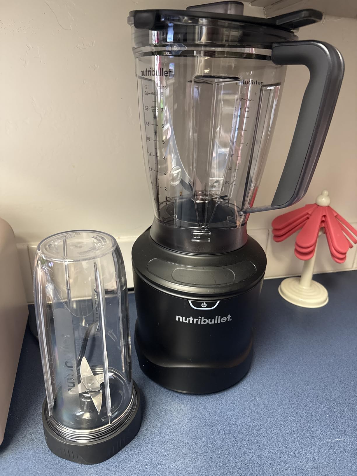 nutribullet SmartSense Blender Combo, 1400W, 64oz Pitcher, 32oz & 24oz Cups, 5-Speed, Smoothies, Ice and Frozen Fruit, Nut Milk, Soup, Matte Black, NBF50700AK customer photo 1