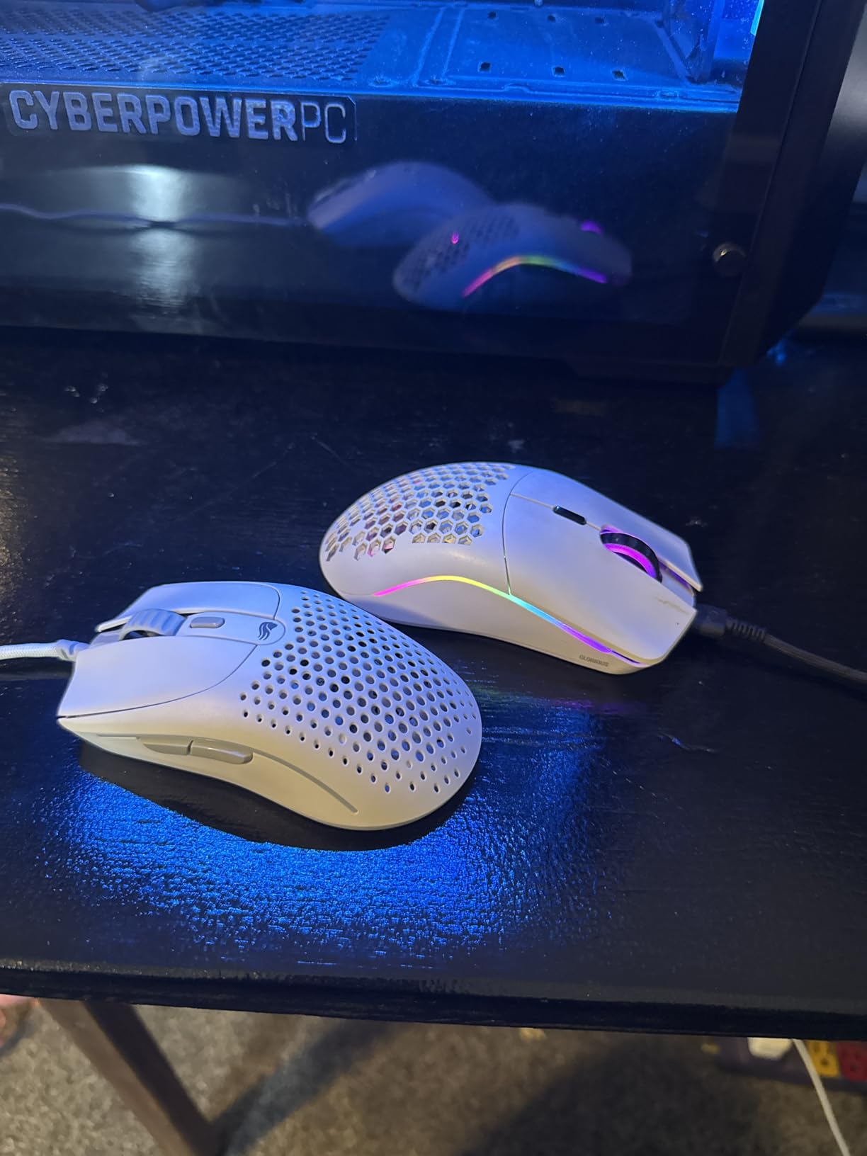 Glorious Gaming - Superlight Wired PC Gaming Mouse with Honeycomb Shell, 6 Programmable Buttons, RGB Lighting & PTFE Skates - Model O 2 Mini, Matte White customer photo 1