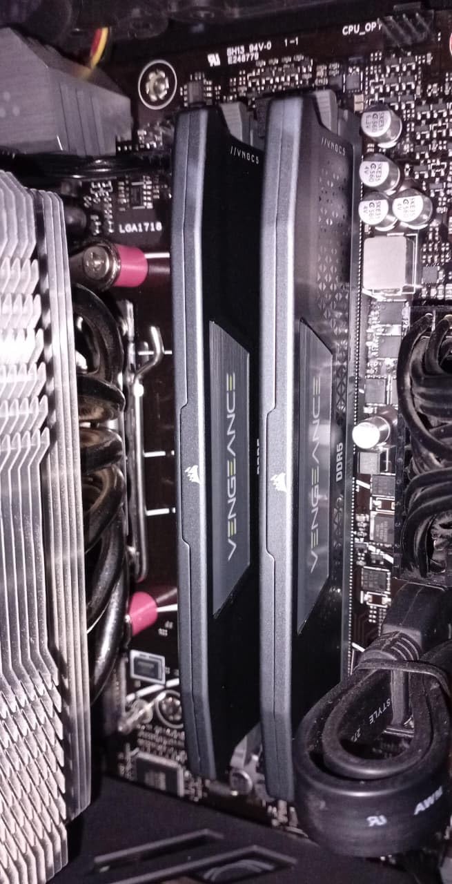 CORSAIR Vengeance DDR5 RAM 32GB (2x16GB) 6400MHz CL36 AMD Expo Intel XMP 3.0 Desktop Memory - Gray customer photo 1