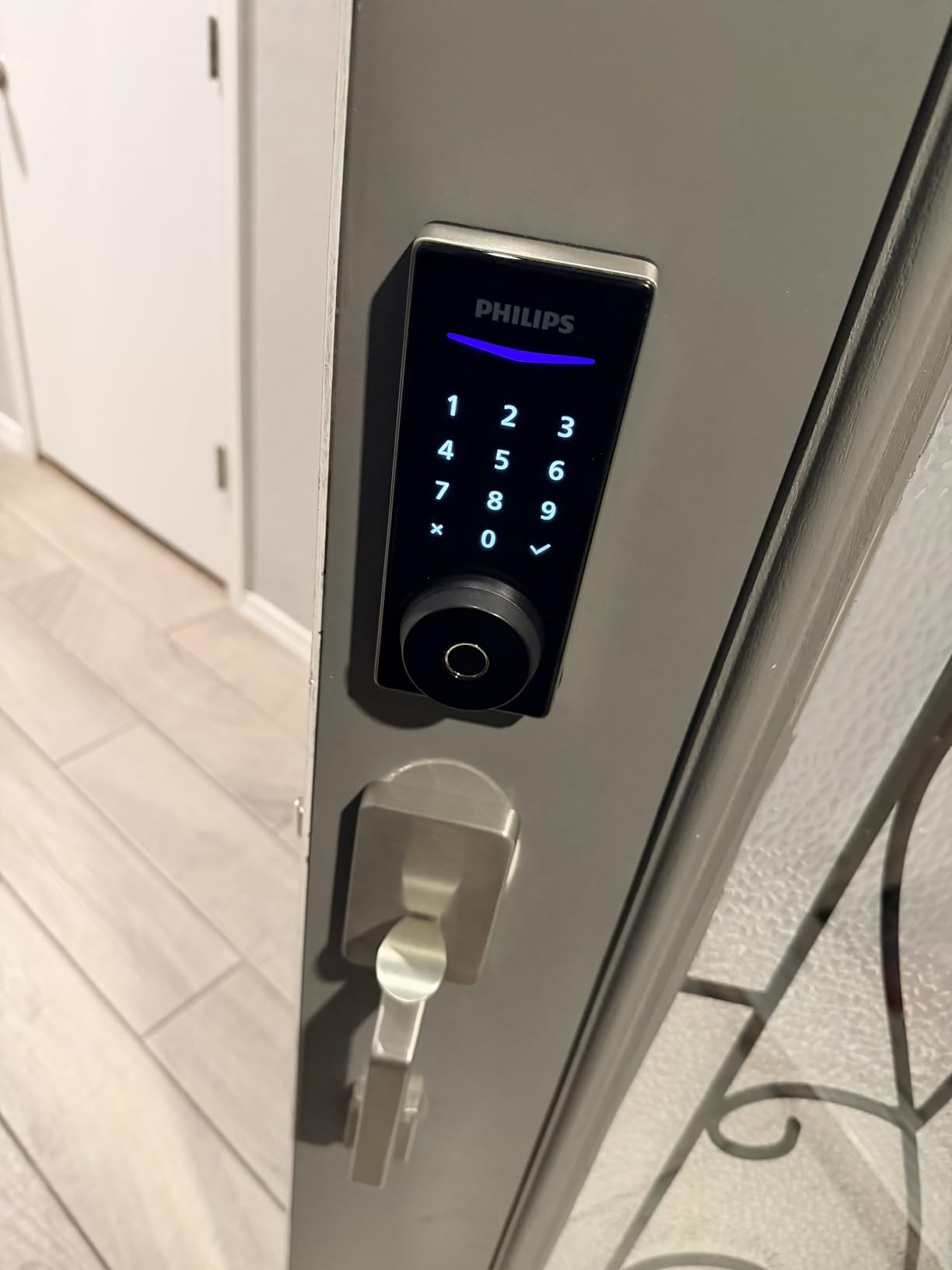 Philips Wi-Fi Smart Lock with Handle, Keyless Entry Keypad Door Lock with Handle, Front Door Deadbolt Set with WiFi Gateway, App Control, Fingerprint Unlock, PIN Code Unlock, Auto Locking customer photo 1