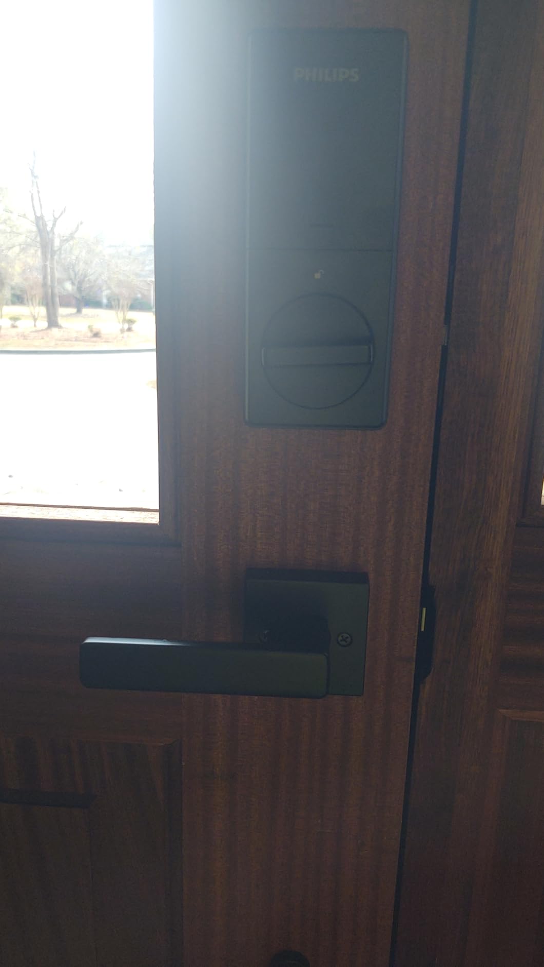 Philips Wi-Fi Smart Lock with Handle, Keyless Entry Keypad Door Lock with Handle, Front Door Deadbolt Set with WiFi Gateway, App Control, Fingerprint Unlock, PIN Code Unlock, Auto Locking customer photo 2