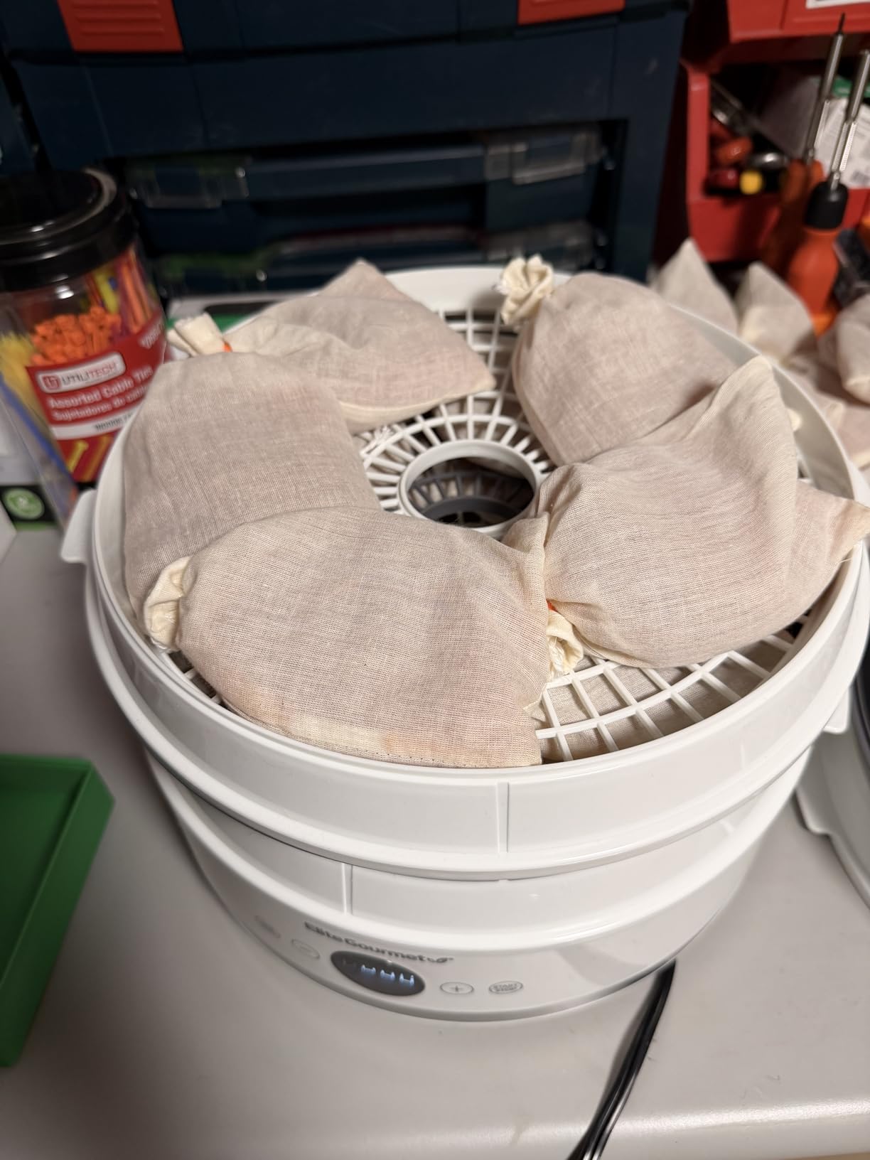 Elite Gourmet EFD329WD Digital Food Dehydrator with 5 BPA Free SlimStore Collapsible Trays for Compact Storage, Adjustable Timer and Temperature Controls, Jerky, Herbs, Fruit, Veggies, Snacks, White customer photo 1