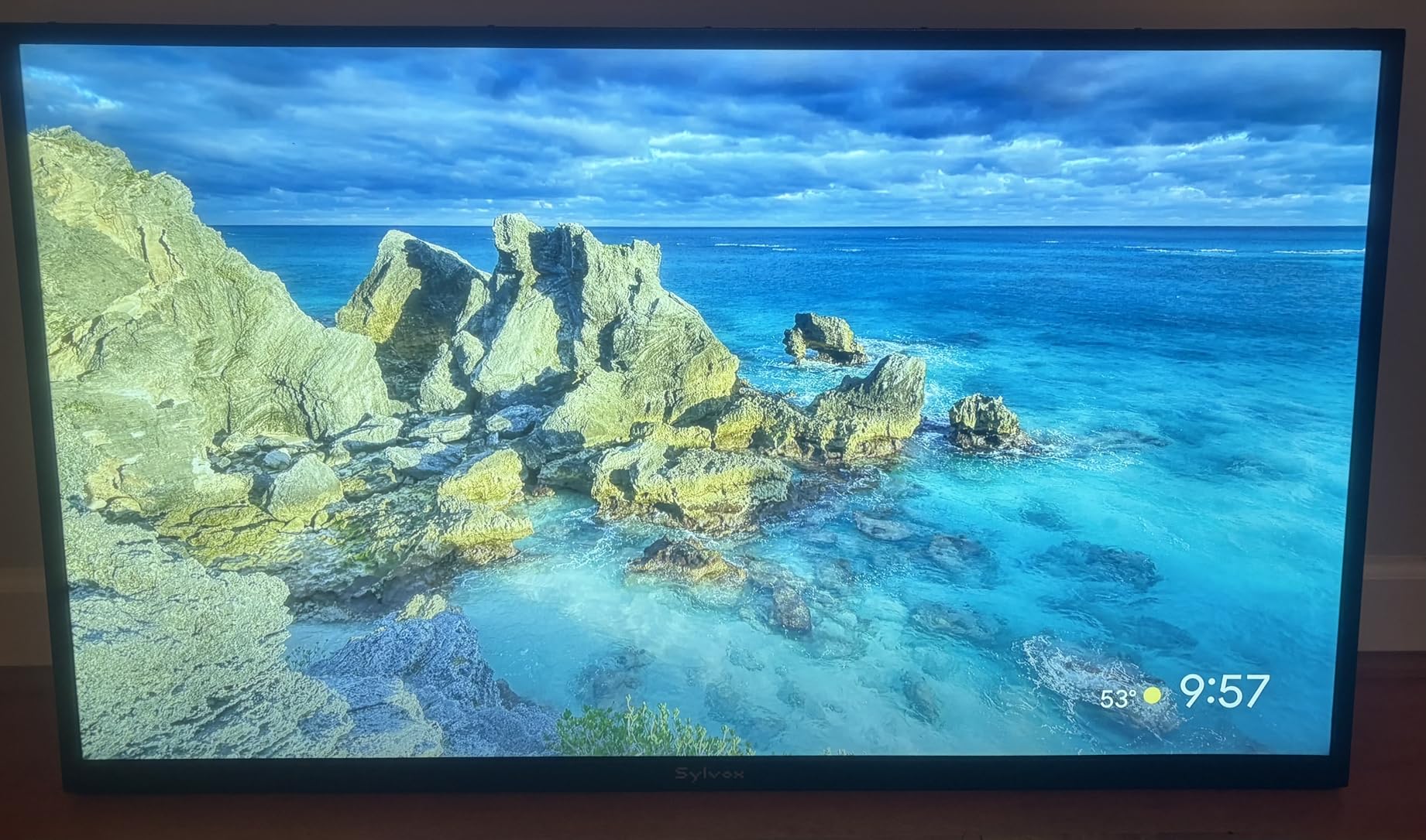 SYLVOX 43 Inch Outdoor Smart Television Weatherproof Google TV, 4K 700NIT High Brightness Temperature Resistant IP55 Waterproof TVs, Anti-Scratch, Suitable for Partial Sun (Patio Series) customer photo 1