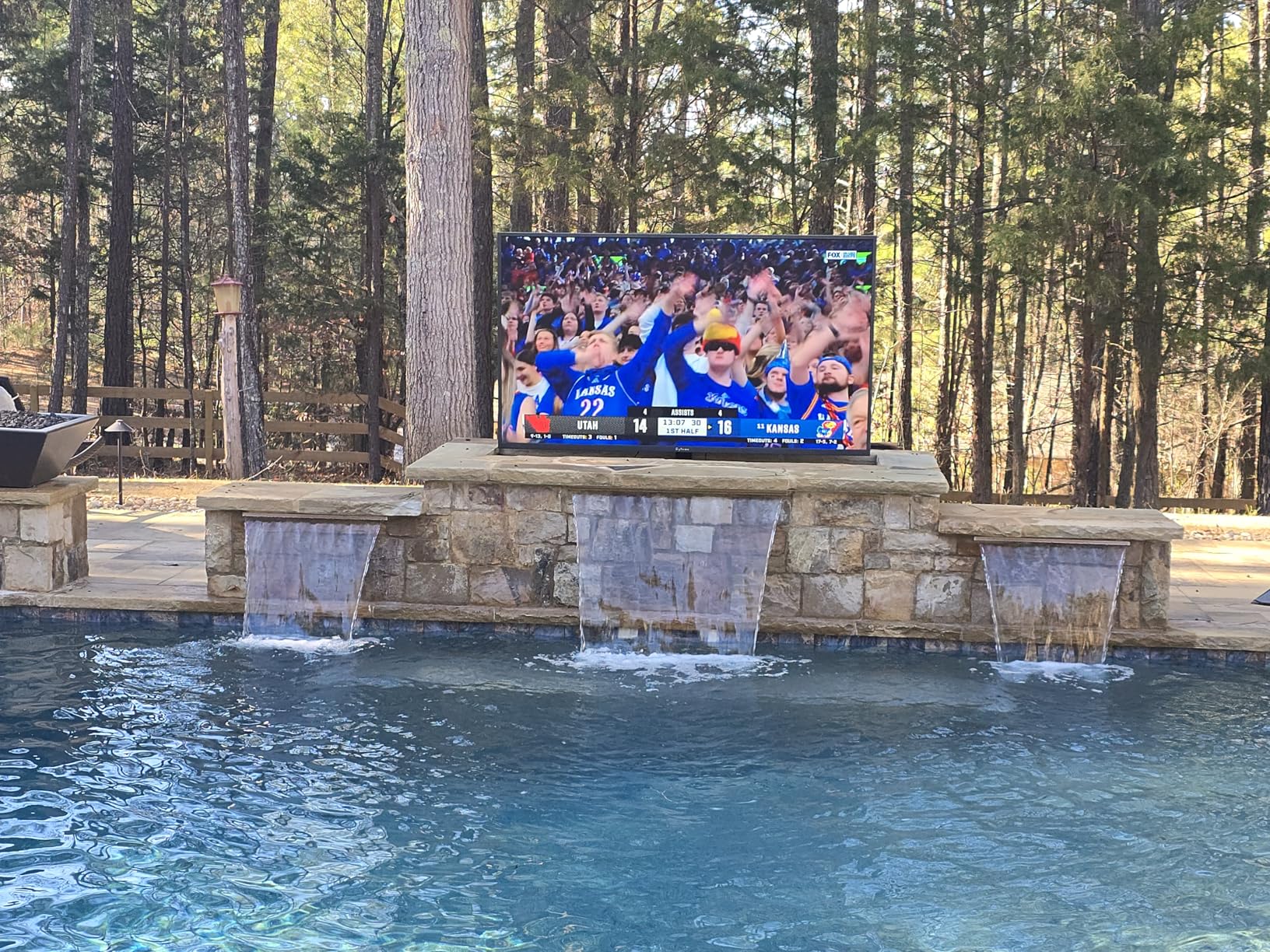SYLVOX 43 Inch Outdoor Smart Television Weatherproof Google TV, 4K 700NIT High Brightness Temperature Resistant IP55 Waterproof TVs, Anti-Scratch, Suitable for Partial Sun (Patio Series) customer photo 2