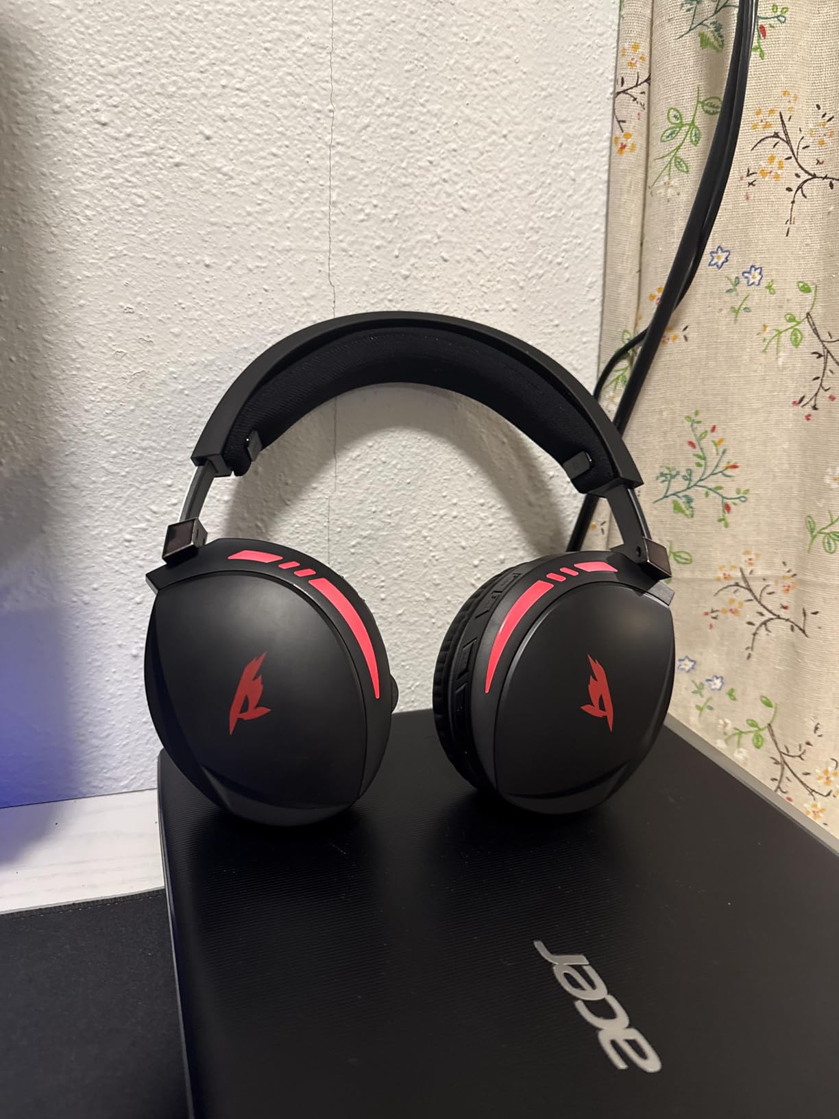 KOFIRE Wireless Gaming Headset with 3D Surround Sound, 2.4G Wireless Gaming Headphones with Bluetooth 5.4, ENC Noise Canceling Mic, 50MM Drivers, 65H Battery Headset for PS5, PS4, PC, Mac, White customer photo 1