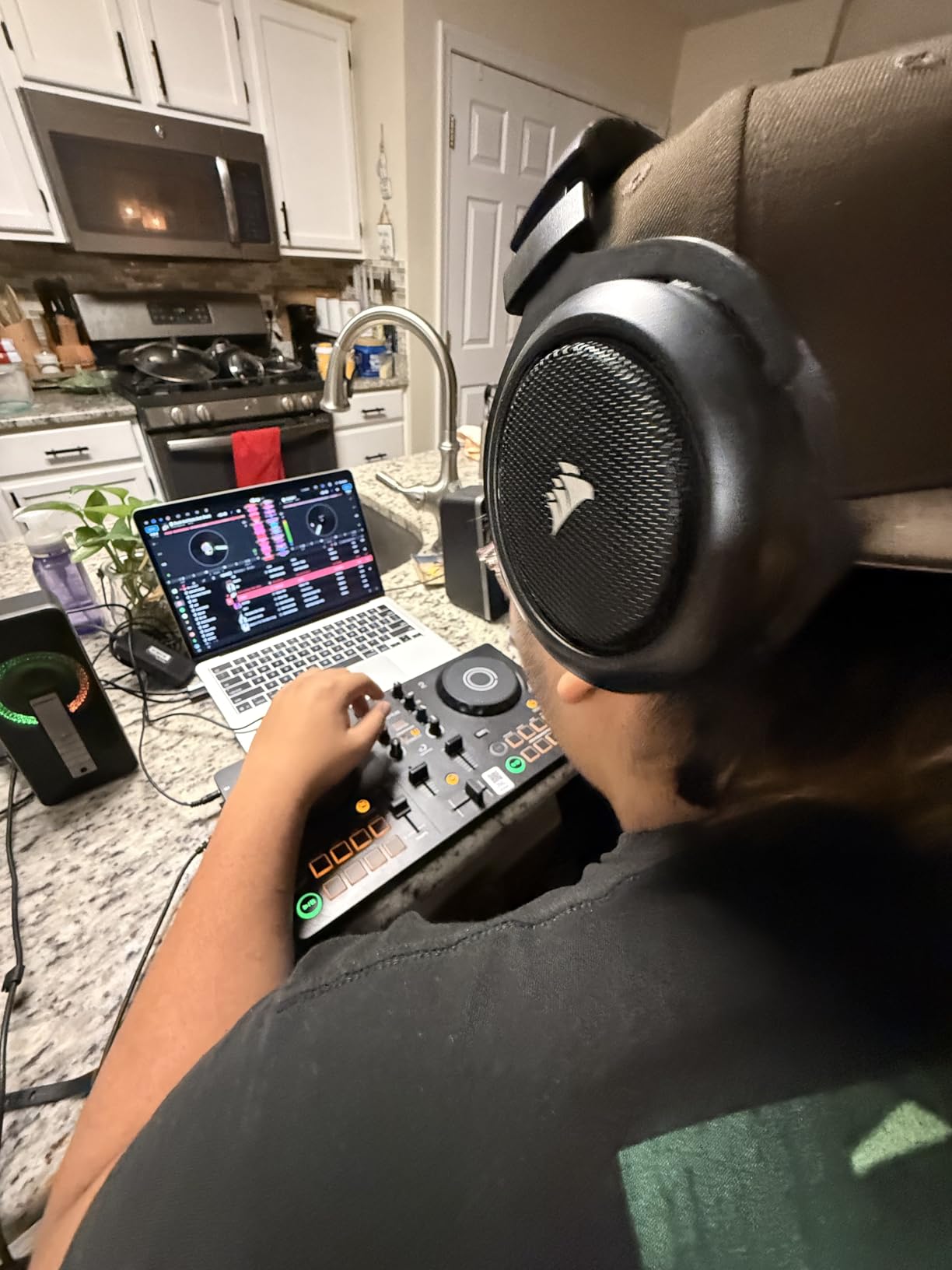 AlphaTheta DDJ-FLX2 Compact 2-Channel DJ Controller - Streaming-Ready, Smart Fader & Smart CFX - Works with rekordbox, djay & Serato DJ Lite - Phone, Tablet & PC/Mac customer photo 1