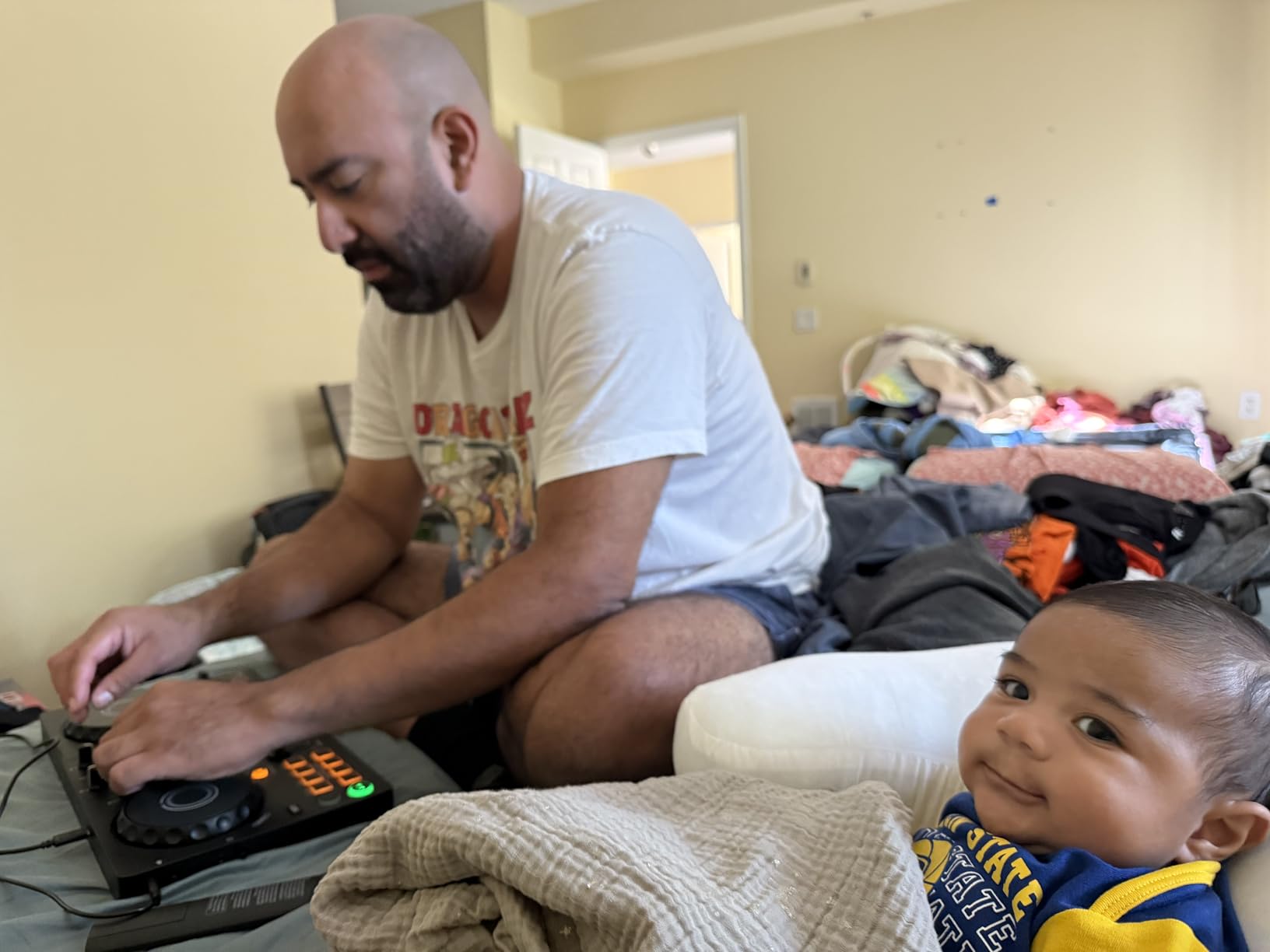 AlphaTheta DDJ-FLX2 Compact 2-Channel DJ Controller - Streaming-Ready, Smart Fader & Smart CFX - Works with rekordbox, djay & Serato DJ Lite - Phone, Tablet & PC/Mac customer photo 2