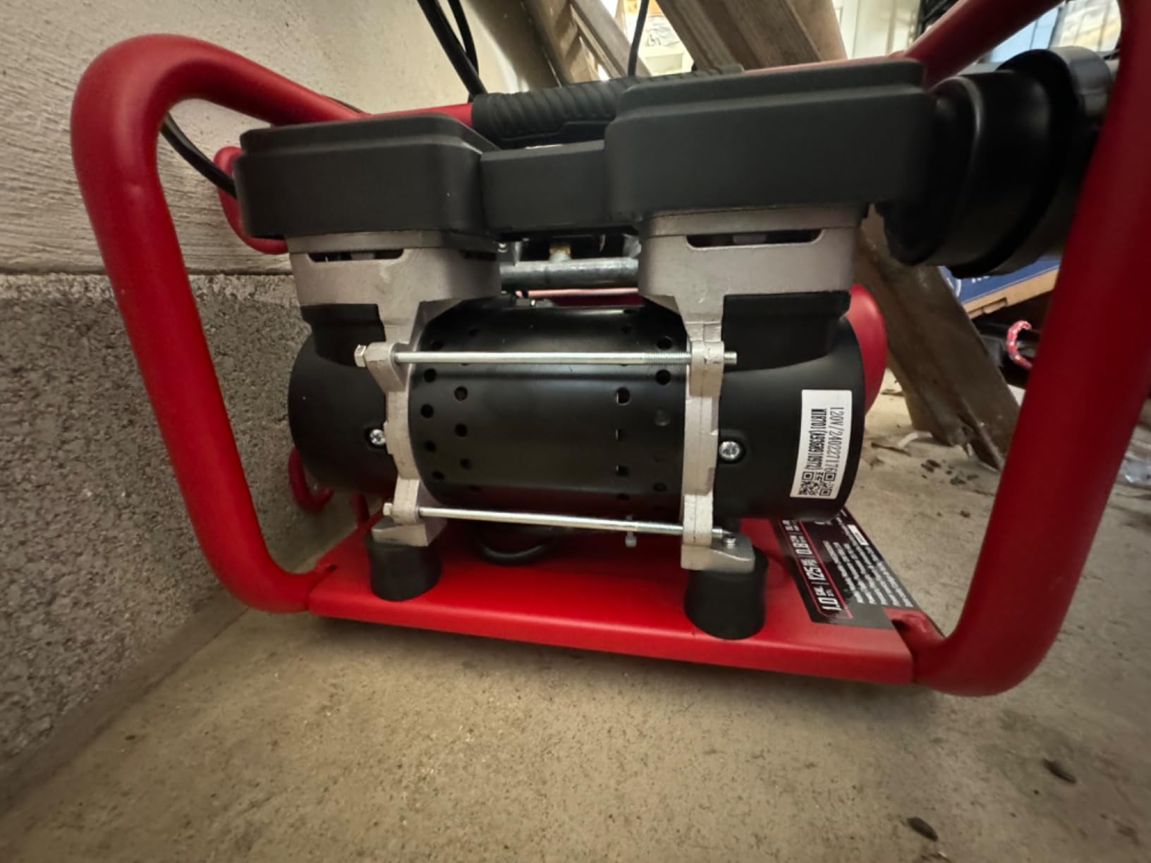 CRAFTSMAN Air Compressor, 2 Gallon Portable Air Compressor 1/3HP Max 125 PSI Oil-Free Light Weight with 10 PCS Accessory Kit customer photo 2