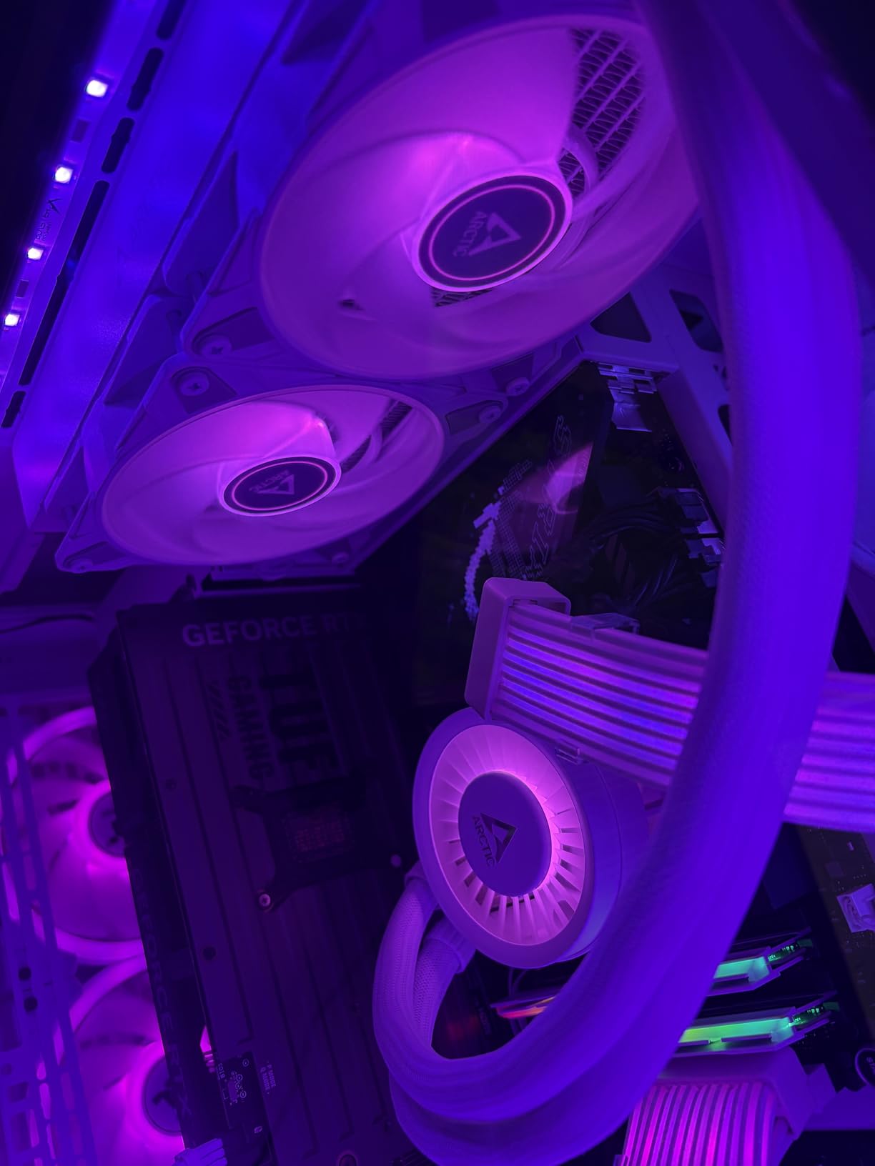 ARCTIC Liquid Freezer III Pro 240 A-RGB - 240 mm AIO CPU Cooler, Water Cooling, 38 mm Radiator, PWM Pump, VRM Fan, for AMD AM5/AM4, Intel LGA1851/1700 Contact Frame - Black customer photo 1