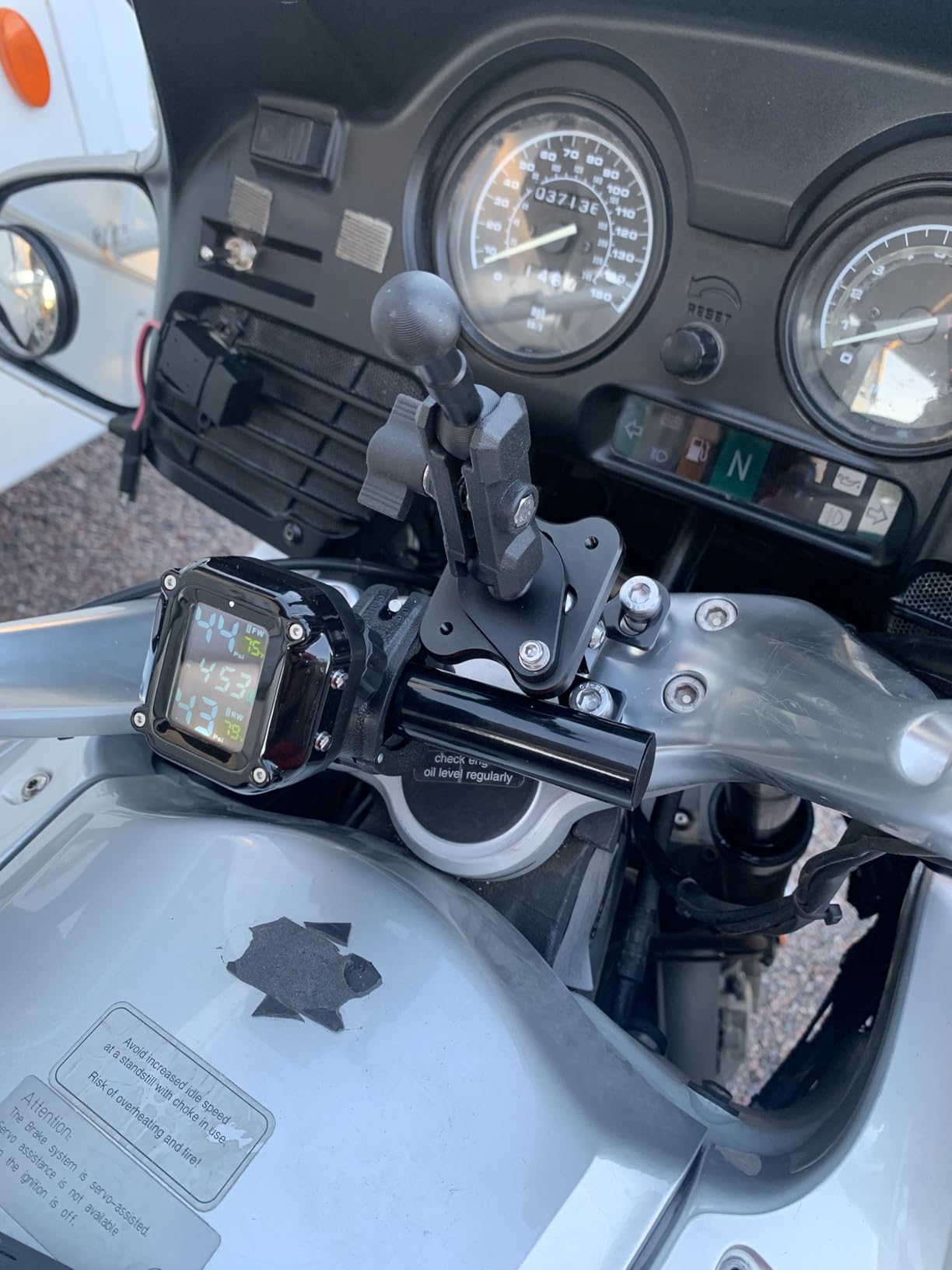 Motorcycle Tire Pressure Monitoring System, Motorcycle TPMS System with 2 External Sensors, LCD Display, IP67 Waterproof Dustproof, Motorbike Tyre Temperature Alarm, Two-Wheeled Motorcycle TPMS customer photo 1