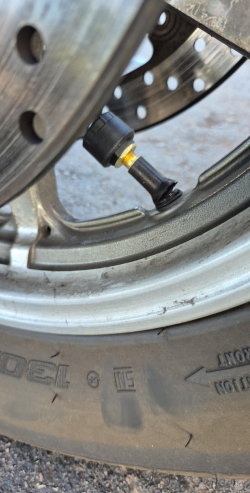 Motorcycle Tire Pressure Monitoring System, Motorcycle TPMS System with 2 External Sensors, LCD Display, IP67 Waterproof Dustproof, Motorbike Tyre Temperature Alarm, Two-Wheeled Motorcycle TPMS customer photo 2