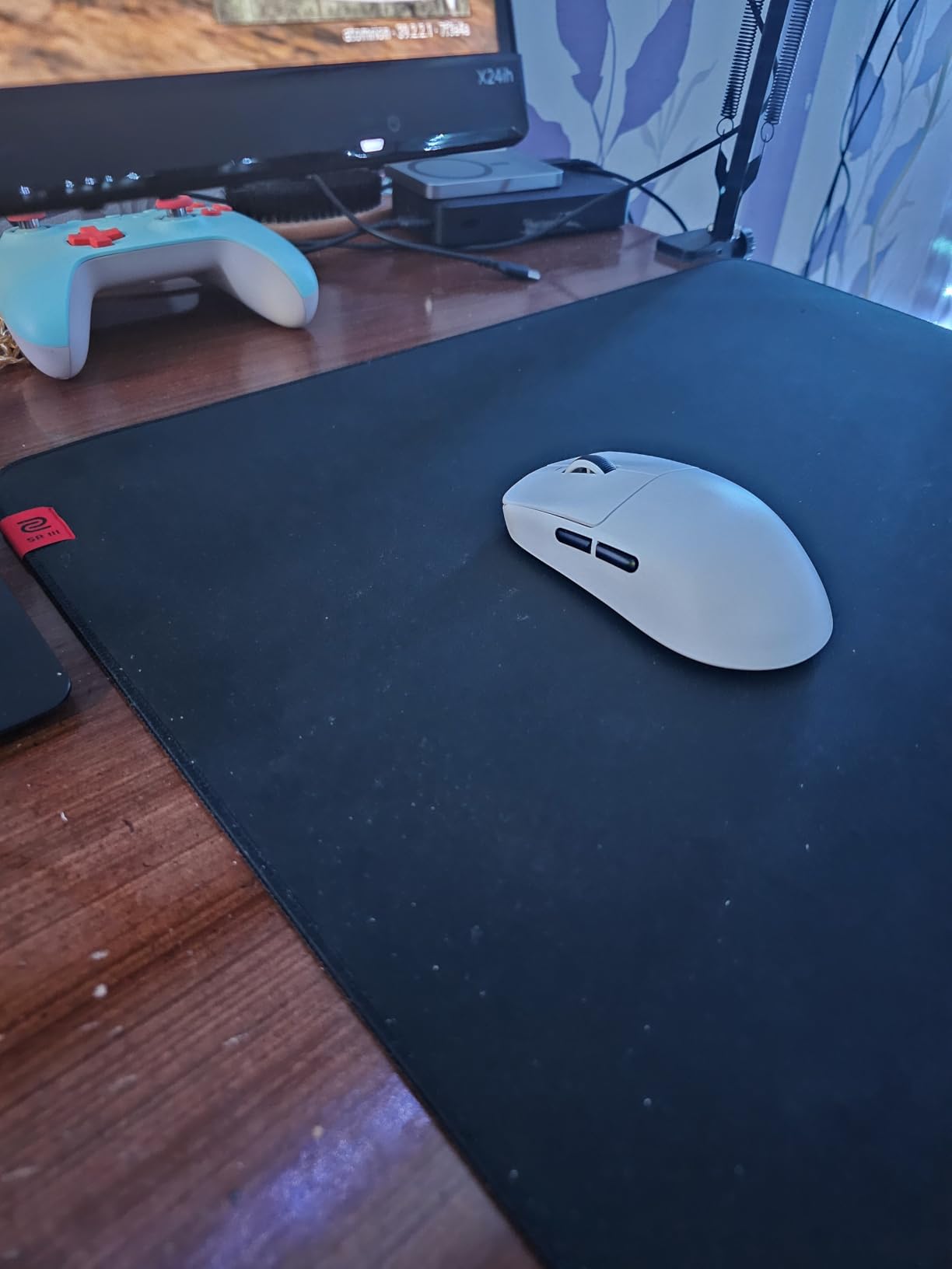 BenQ ZOWIE G-SR III Large Esports Gaming Mouse Pad, Humidity Resistance Cloth, Consistent and Controlling Glide, Uniform high-Density Rubber Base with Medium Softness, Stitched Edges, Anti-Slip Base customer photo 1