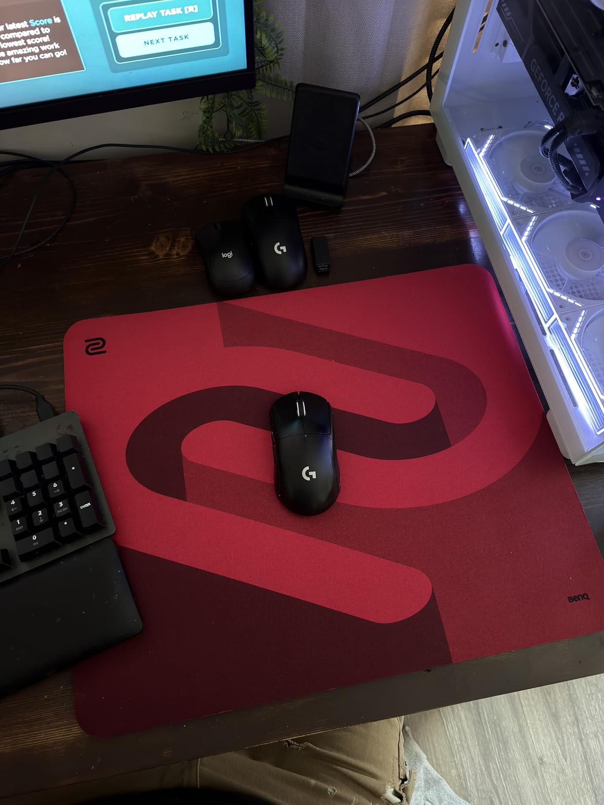 BenQ ZOWIE G-SR-SE Rouge II Large Esports Gaming Mouse Pad, Humidity Resistance Color Cloth, Smooth Glide Feel with Steady Control, Uniform High-Density Rubber Base with Medium Softness, Anti-Slip Base customer photo 1
