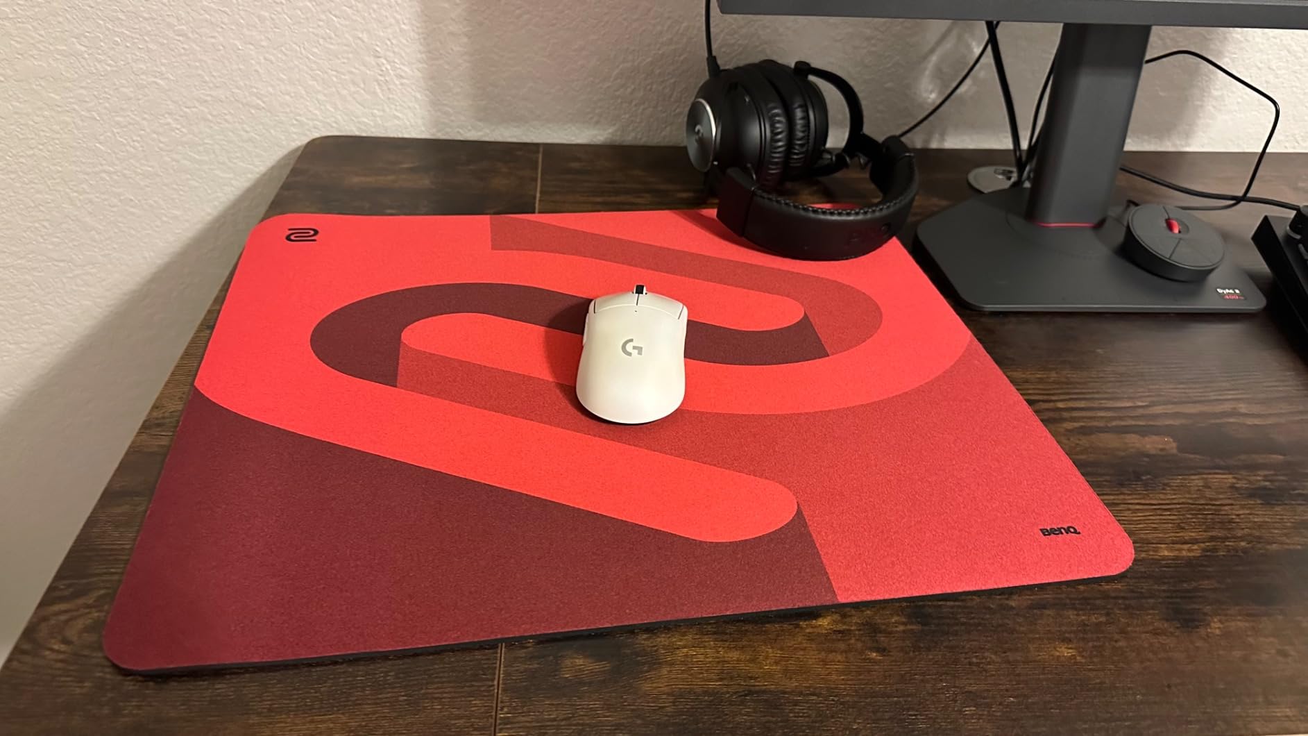 BenQ ZOWIE G-SR-SE Rouge II Large Esports Gaming Mouse Pad, Humidity Resistance Color Cloth, Smooth Glide Feel with Steady Control, Uniform High-Density Rubber Base with Medium Softness, Anti-Slip Base customer photo 2