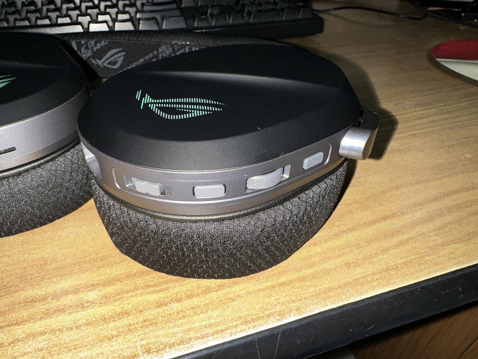 ASUS ROG Pelta Wireless Gaming Headset with Detachable Mic - Tri-Mode (BT, 2.4GHz, USB-C) 50mm Titanium-Plated Drivers, 70Hr Battery, Ergonomic, Lightweight, for PC, PS5, PS4, Switch, Mobile customer photo 2