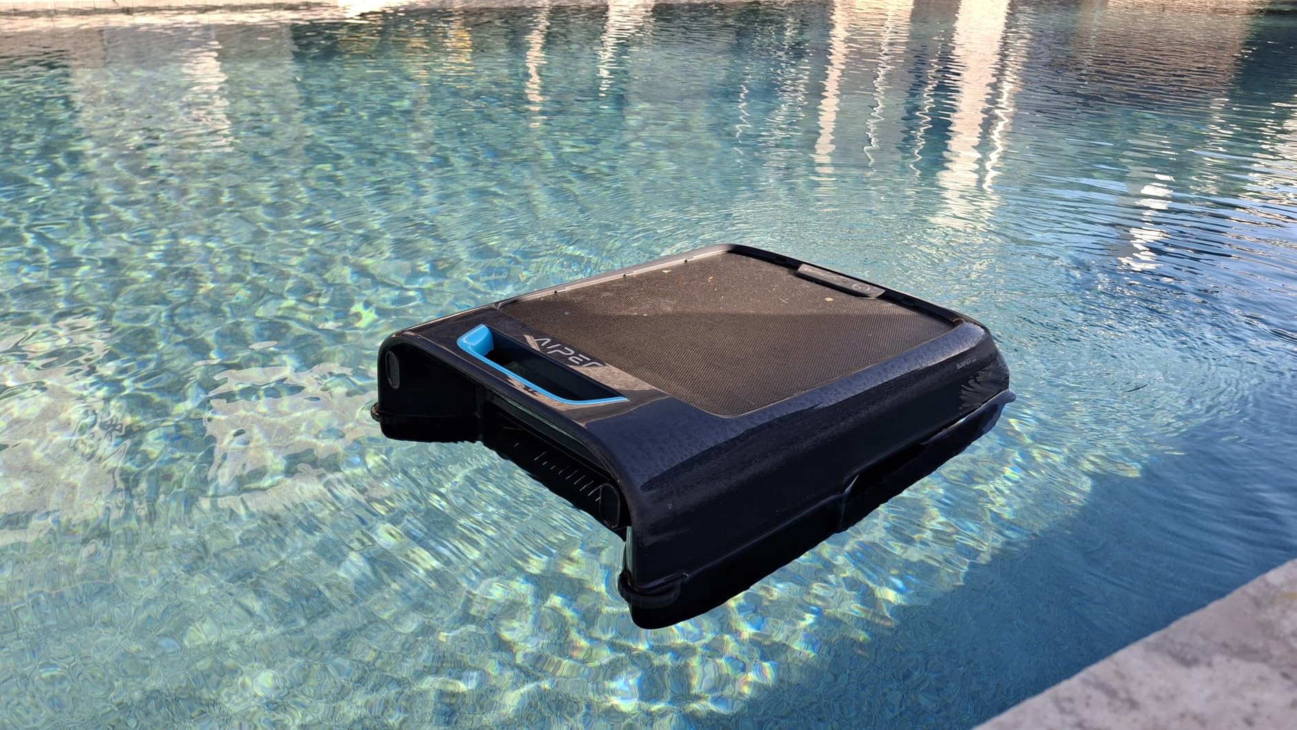 AIPER EcoSurfer S2 Solar Powered Pool Surface Skimmer Robot with APP Support, 24/7 Continuous Cleaning, Dual Charging Modes, Smart Obstacle Avoidance, 150-um Filtration, OTA Upgrade customer photo 1