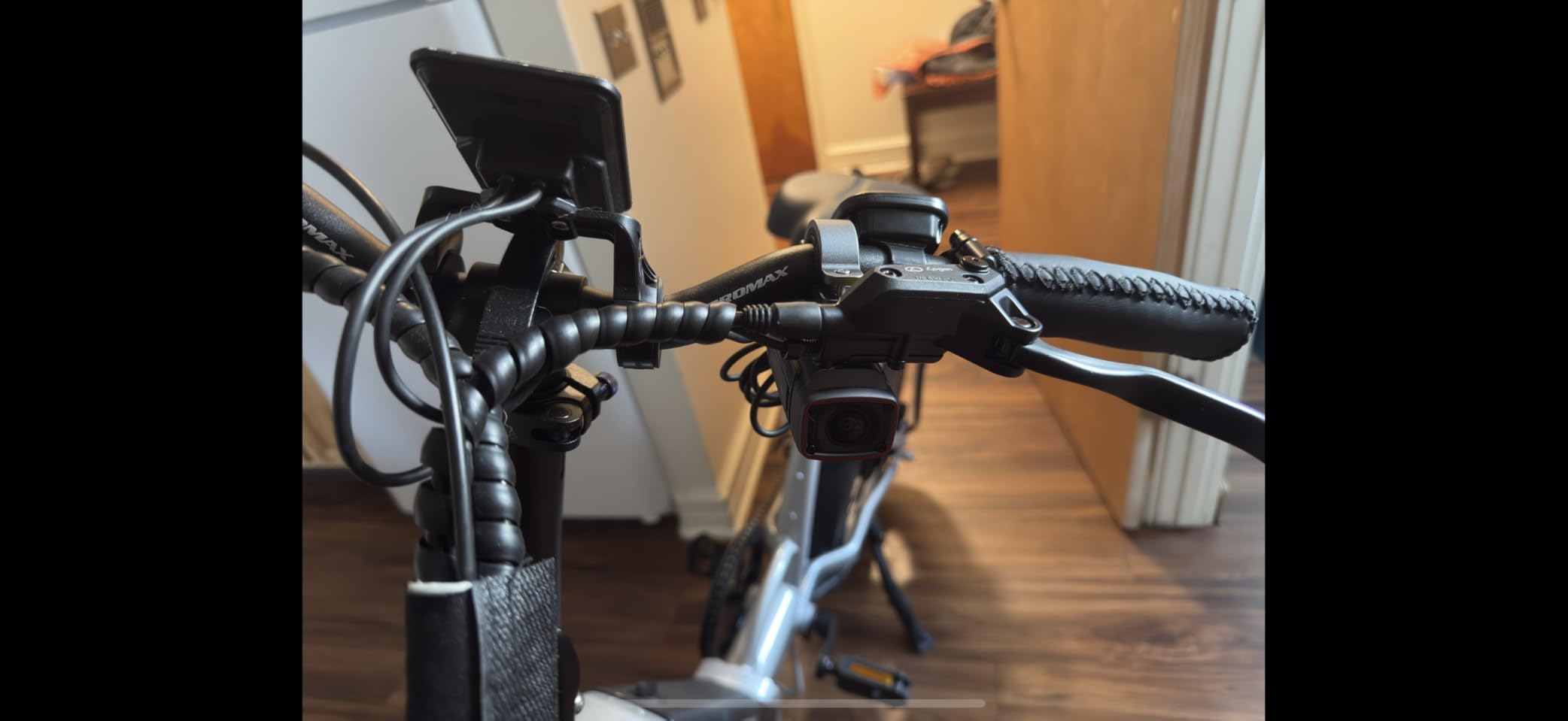 AKEEYO-710Pro EIS Motorcycle Camera, 4K28FPS 20MP WiFi Dash Cam, IP66 Ultra HD Waterproof Motorcycle Helmet Camera, 142° Wide Angle View Night Vision with 64GB Card, G-Sensor, Parking Mode customer photo 1