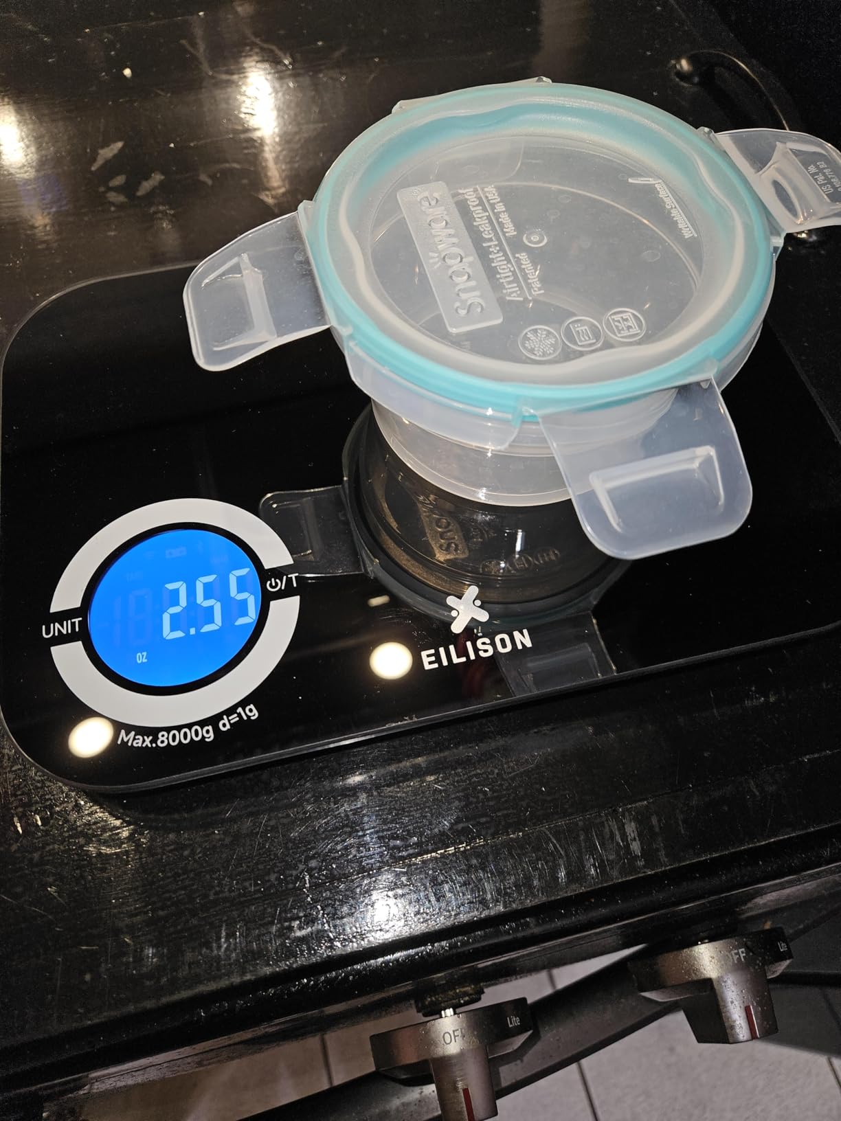 EILISON Smart Kitchen Scale with Bluetooth App, High-Precision Digital Food Scale for Baking, Cooking & Diet, 8000 Food Database, 24 Nutrients, Touchscreen, Tare Function, 5g-8000g Capacity (Red) customer photo 2