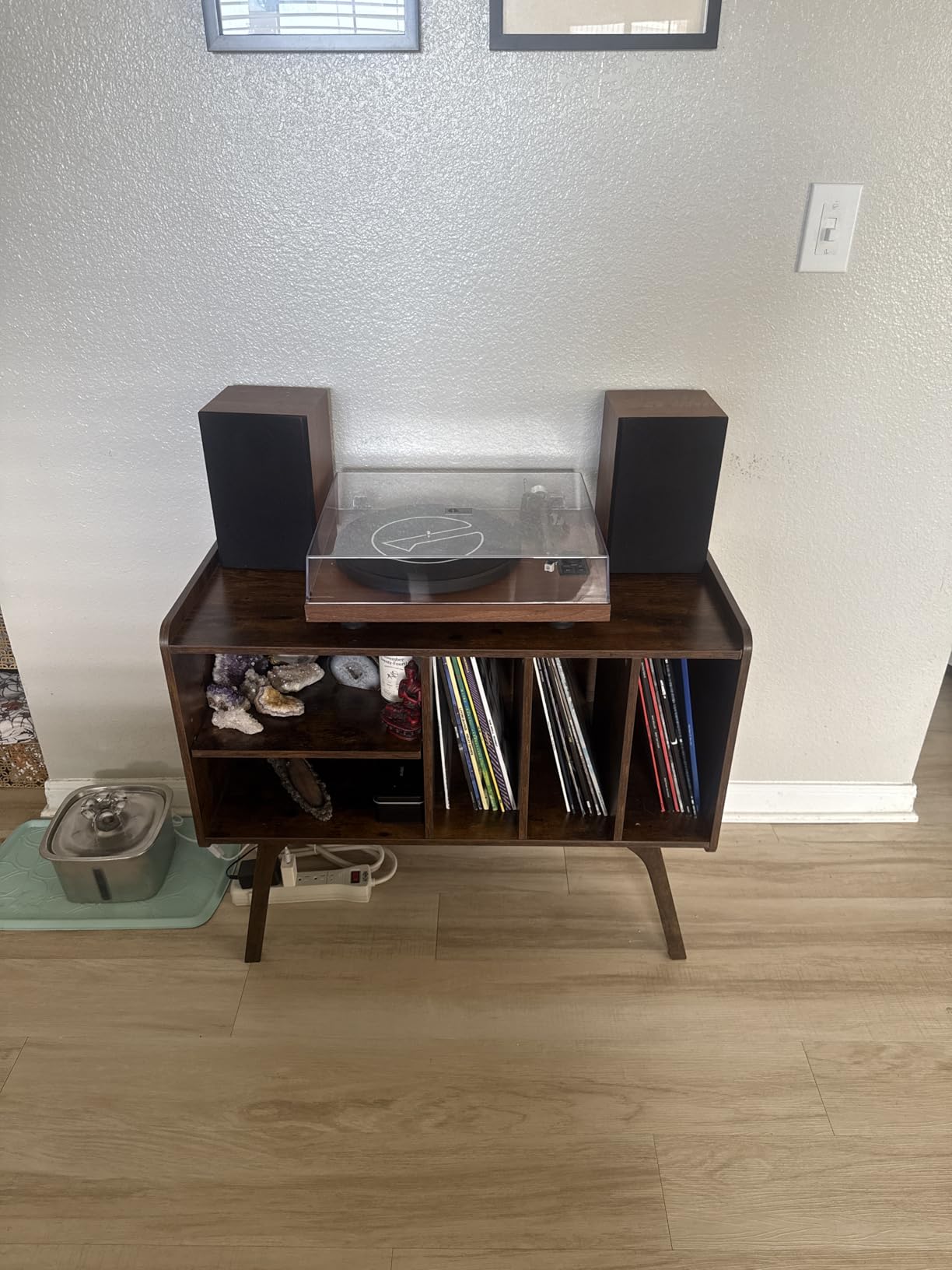 Lerliuo Record Player Stand with 4 Cabinet Holds Up to 220 Albums, Large Turntable Stand with Beech Wood Legs, Mid-Century Record Player Table customer photo 1