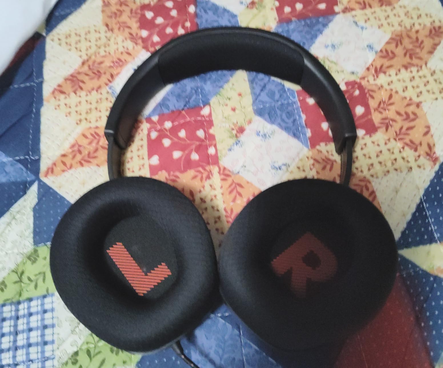JBL Quantum 100M2 - Wired Over-Ear Gaming Headset with omnidirectional, Detachable mic with Mute Option and Fabric-Covered Memory Foam Ear Cushions, Compatible with All Platforms (Black) customer photo 1