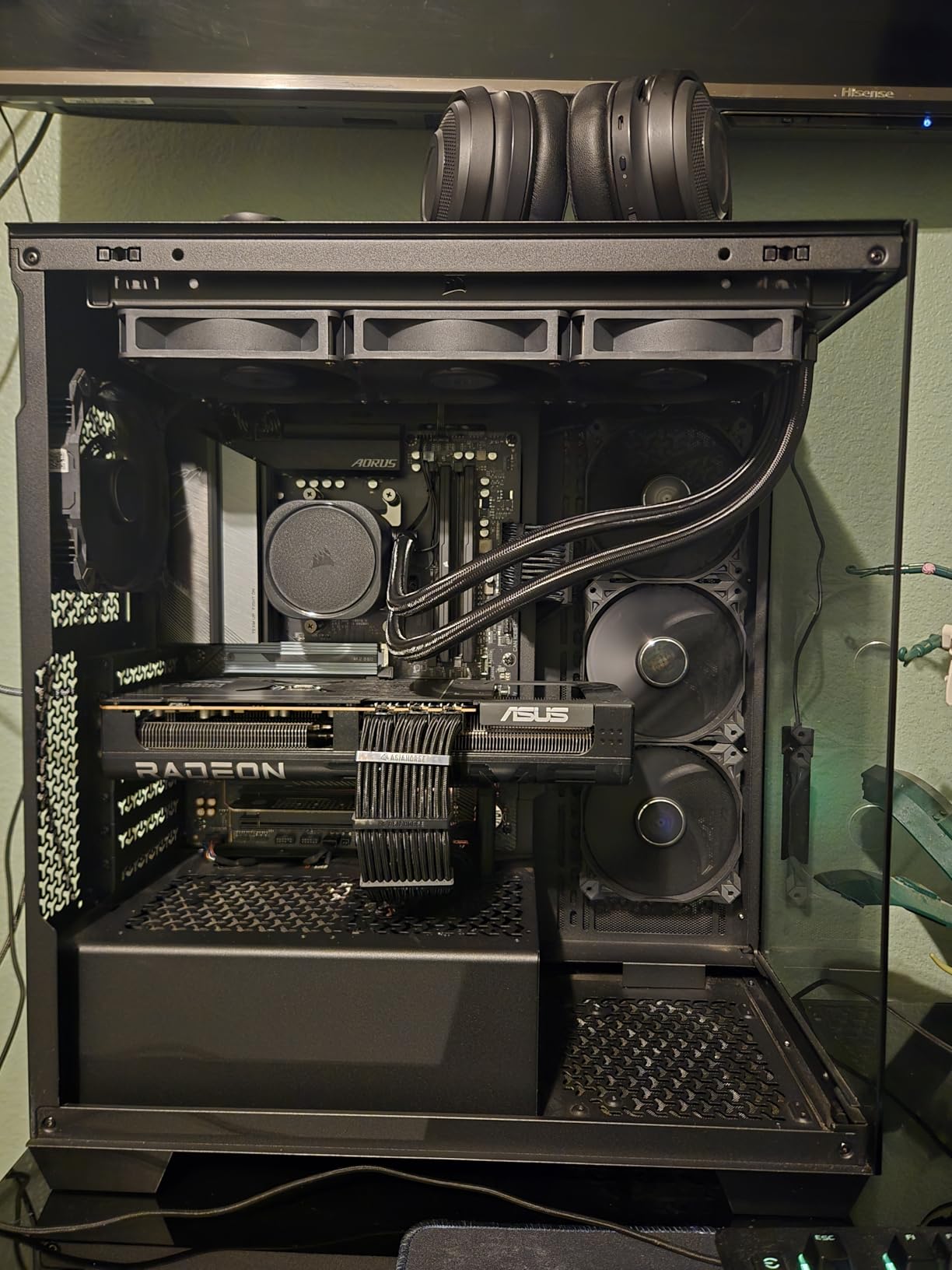 Prime Radeon RX 9070 XT OC Edition Graphics Card, AMD (PCIe 5.0, HDMI/DP 2.1, 2.5-Slot Design, Axial-tech Fans, Ball Bearings, Dual BIOS, GPU Guard) customer photo 1