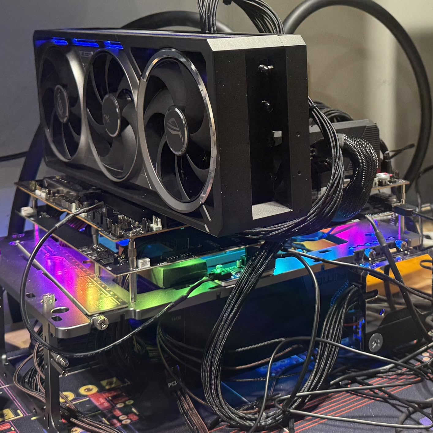 ASUS ROG Astral GeForce RTX 5090 OC Edition Graphics Card, NVIDIA (PCIe 5.0, 32GB GDDR7, HDMI/DP 2.1, 3.8-Slot, 4-Fan Design, Axial-tech Fans, Patented Vapor Chamber) customer photo 2