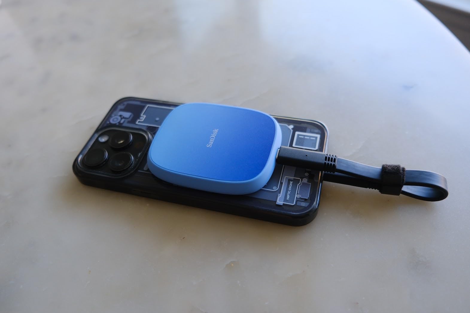 SanDisk 2TB Creator Phone SSD - Up to 1,000 MB/s - Compatible with MagSafe for Your USB-C Smartphone - Shoot in ProRes with iPhone 15 Pro/Pro Max and iPhone 16 Pro/Pro Max - SDSSDE62C-2T00-G25 customer photo 2