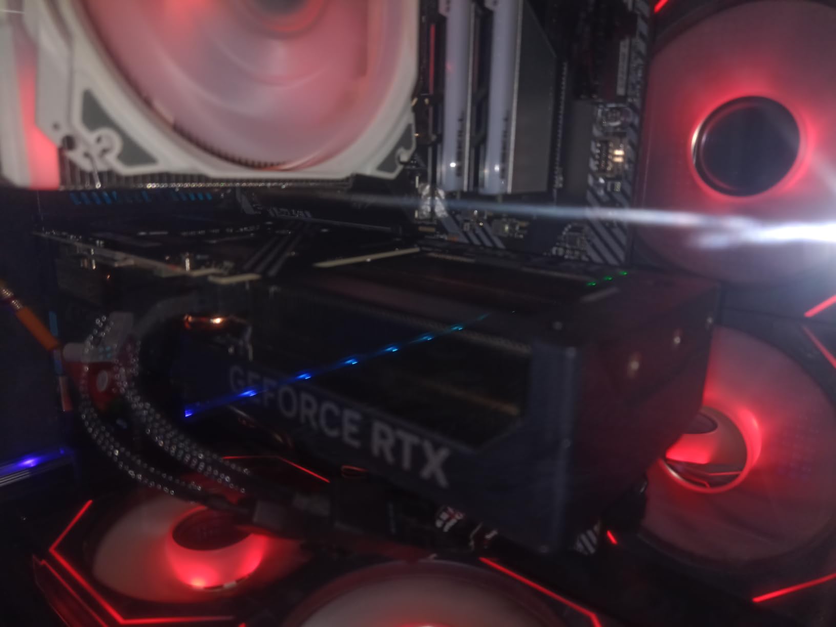 GIGABYTE GeForce RTX 5070 WINDFORCE OC SFF 12G Graphics Card customer photo 2