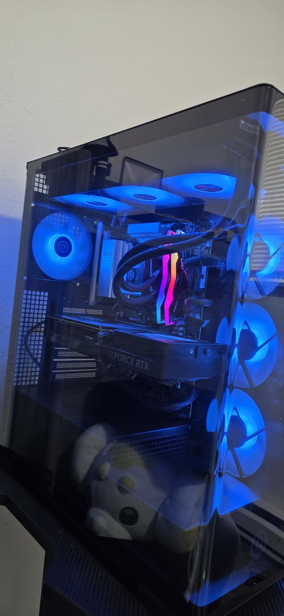 CYBERPOWERPC Gamer Supreme Gaming PC, AMD Ryzen 7 9800X3D 4.7GHz, GeForce RTX 5070 Ti 16GB, 32GB DDR5, 2TB PCIe 4.0 SSD, WiFi Ready & Windows 11 Home customer photo 1