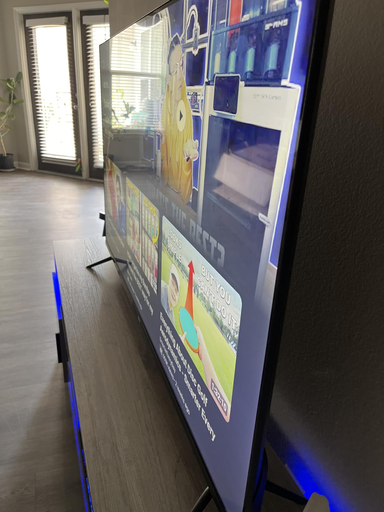 Roku Smart TV - 55-Inch Select Series, 4K HDR TV - Roku TV with Enhanced Voice Remote - Flat Screen LED Television with Wi-Fi for Streaming Live Local News, Sports, Family Entertainment customer photo 1