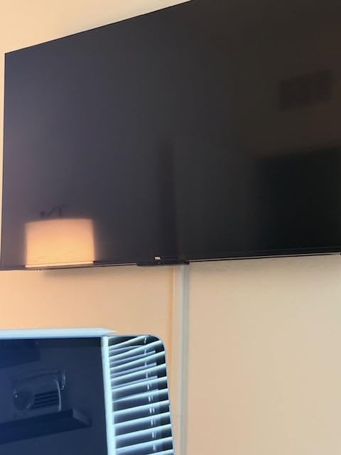 Roku Smart TV - 50-Inch Select Series, 4K HDR TV - RokuTV with Enhanced Voice Remote - Flat Screen LED Television with Wi-Fi for Streaming Live Local News, Sports, Family Entertainment customer photo 1