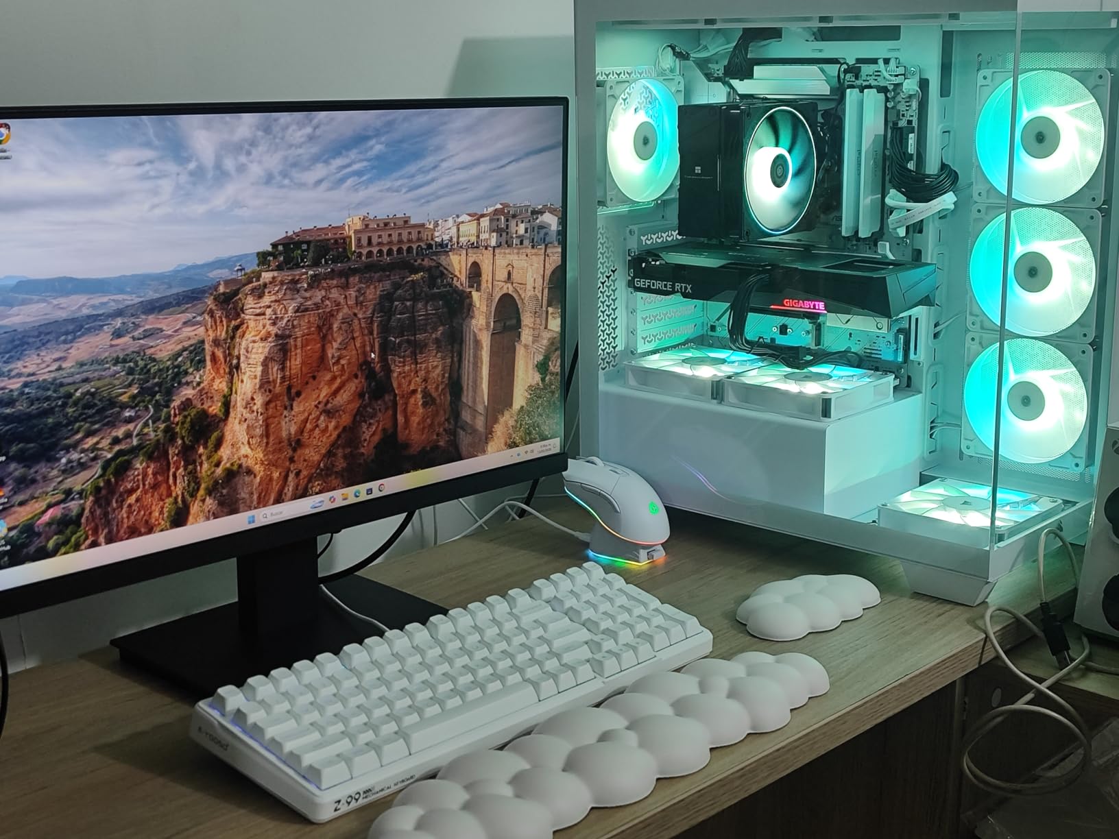 TECKNET Cloud Keyboard Wrist Rest Set, Cloud Wrist Rest with Non-Slip Base, PU Leather Wrist Pad for Keyboard with Ergonomic Memory Foam for Computer Laptop Office Gaming and Pain Relief, White customer photo 2