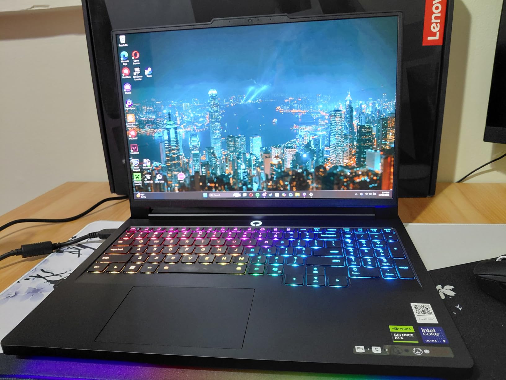 Lenovo Legion Pro 7i Gaming Laptop - Intel Core Ultra 9 275HX - 16