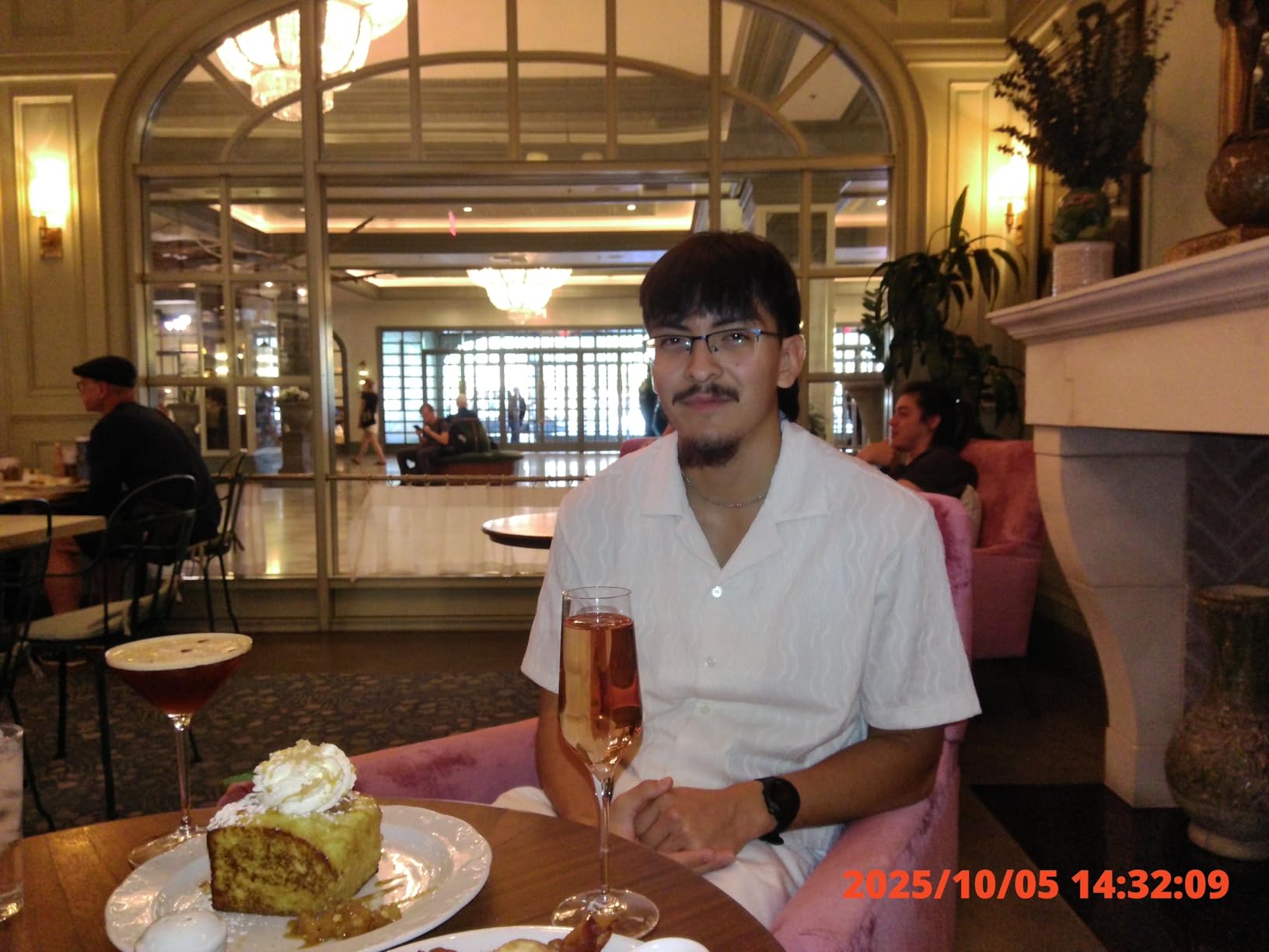 Kodak PIXPRO C1 Digital Camera with 13MP Sensor and 4X Optical Zoom - Compact Point and Shoot for Beginners with 180 Degree Flip Screen - 1080P HD Video for Travel and Vlogging - Black customer photo 2