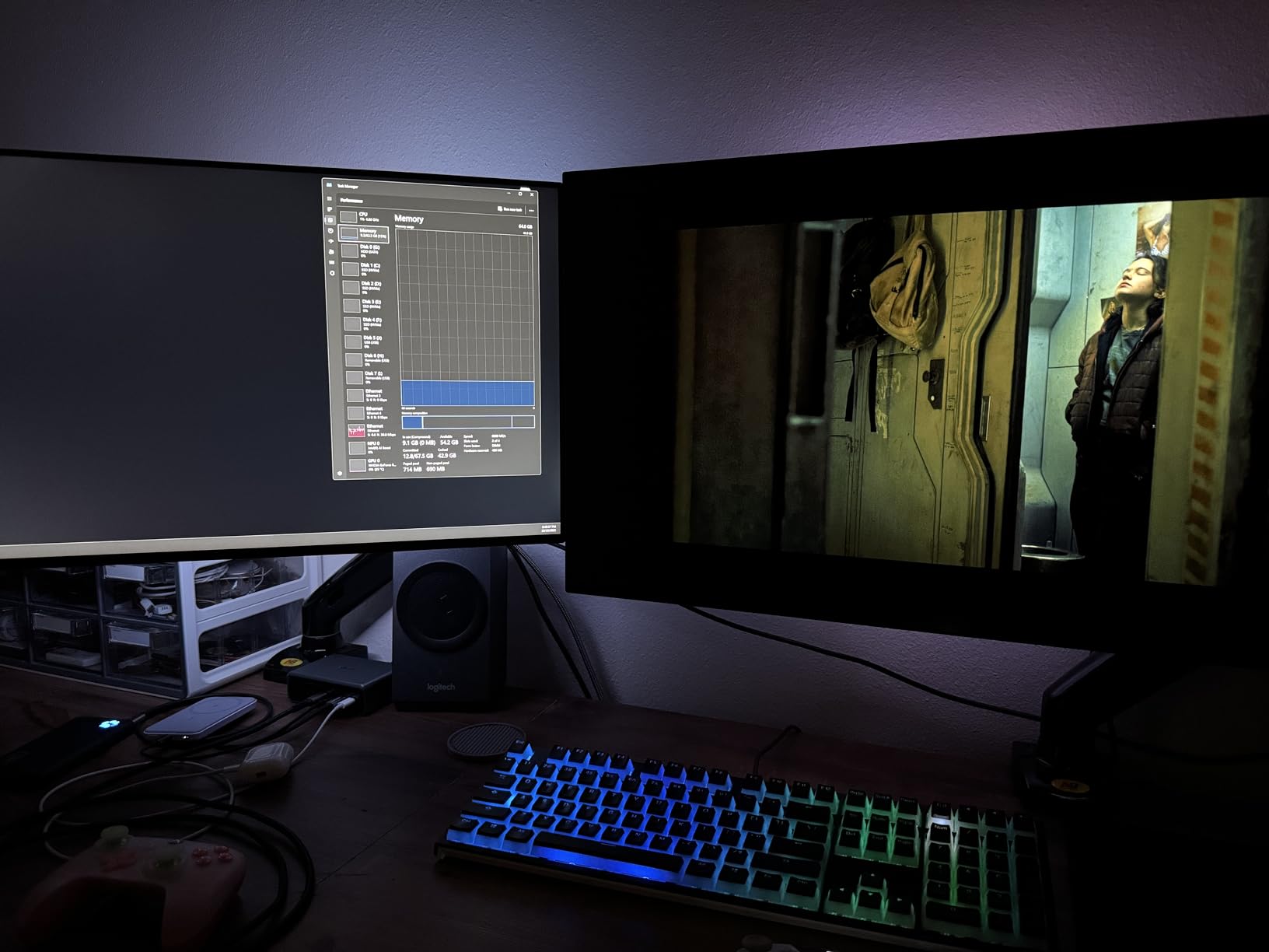 LG 32GX870A-B 32-inch Ultragear 4K UHD (3840 x 2160) OLED Gaming Monitor, Dual-Mode, 240Hz, 0.03ms, NVIDIA, AMD FreeSync Premium Pro, VESA DisplayHDR True Black 400, USB Type-C, DP2.1 customer photo 1