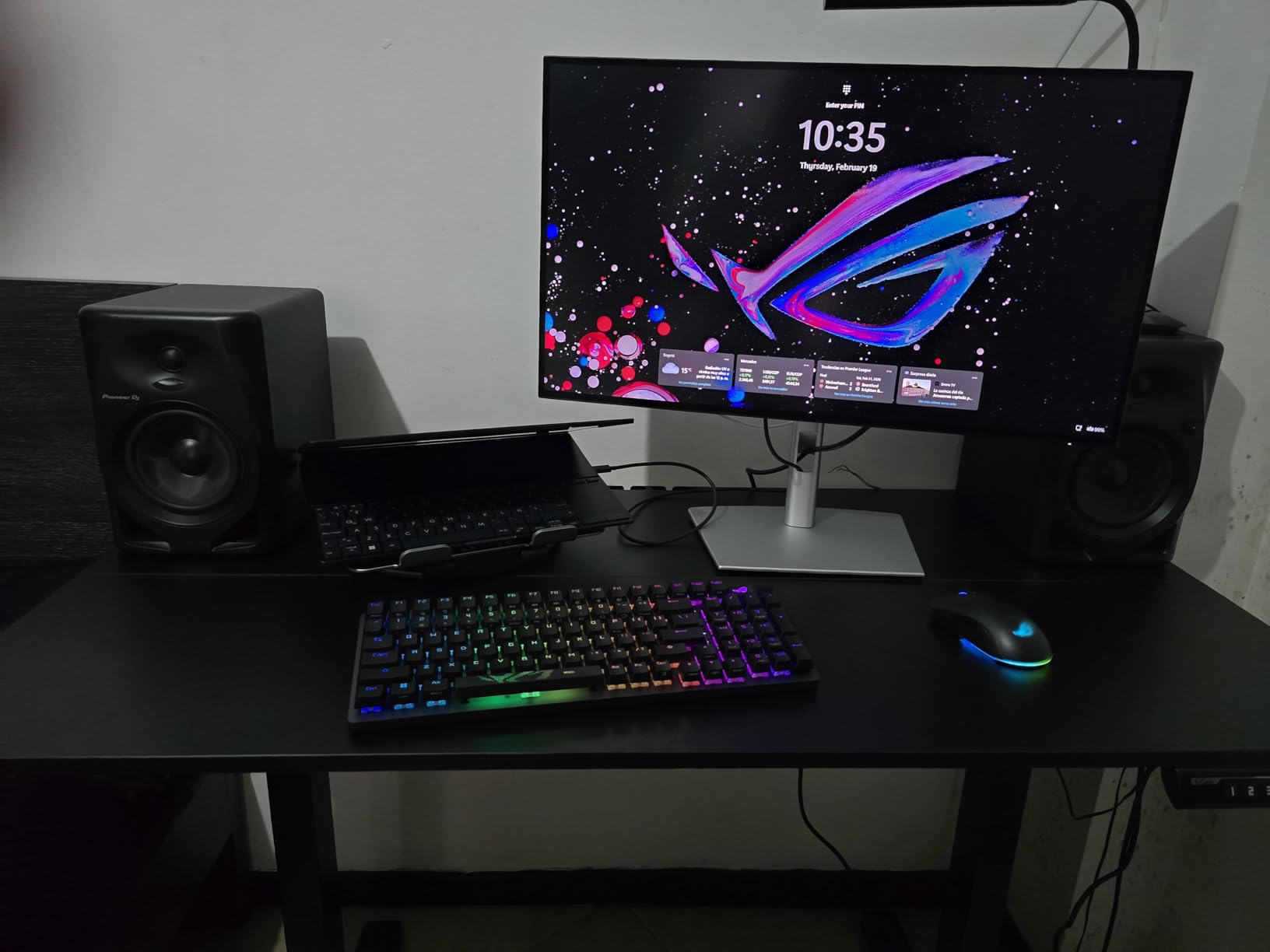 Dell UltraSharp U2725QE 27 Inch 4K UHD IPS Black Monitor customer photo 1