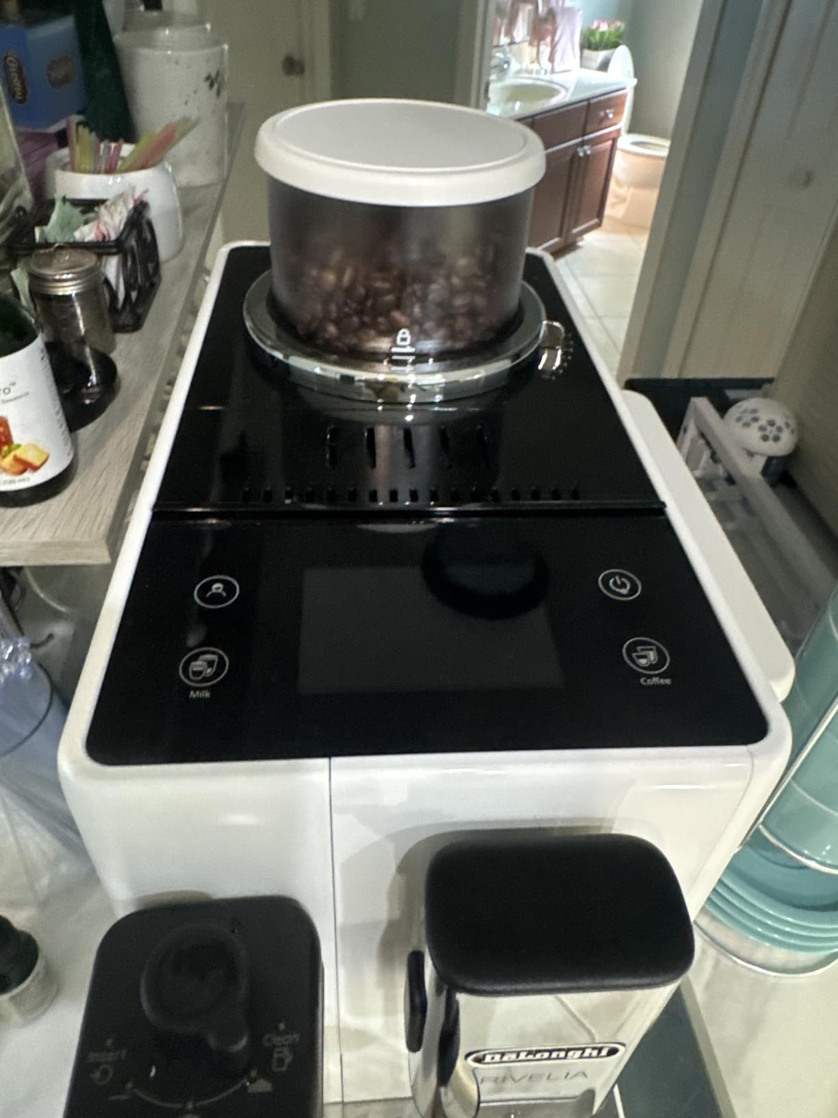 De'Longhi Rivelia Automatic Espresso Machine with Grinder & Milk Frother - All-in-One Coffee Maker, Hot & Iced Latte, Cappuccino, Bean Switch System, Burr Grinder, Compact Italian Design, Black customer photo 2