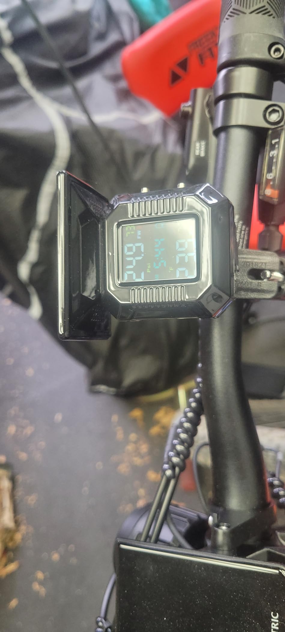 Motorcycle Tire Pressure Monitoring System, Motorcycle TPMS with 2 External Sensors, LCD Display, USB charging, IP67 Waterproof, Motorbike Tyre Temperature Alarm, Two-Wheeled Motorcycle TPMS customer photo 1