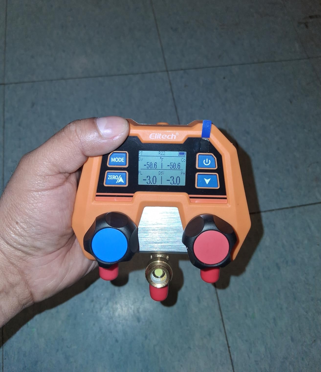 Elitech Digital Manifold Gauge for HVAC, Refrigeration & AC Systems - Supports R410A/R454B/R32/R134 etc. Refrigerants, Pressure & Temperature Measurement, 3 Port, LCD Display, DMG-2SE customer photo 1