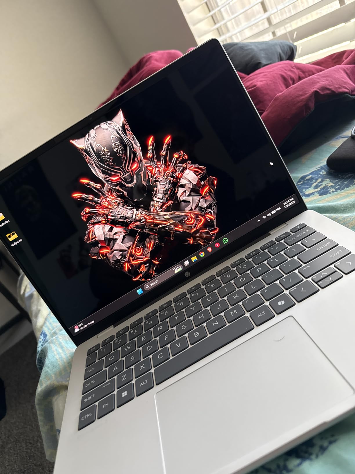 HP OmniBook 5 14 inch Next Gen AI PC, OLED Display, Snapdragon X Plus X1P-42-100, 16 GB RAM, 1 TB SSD, Qualcomm Adreno GPU, Windows 11 Home, Glacier Silver, 14-he0099nr customer photo 1