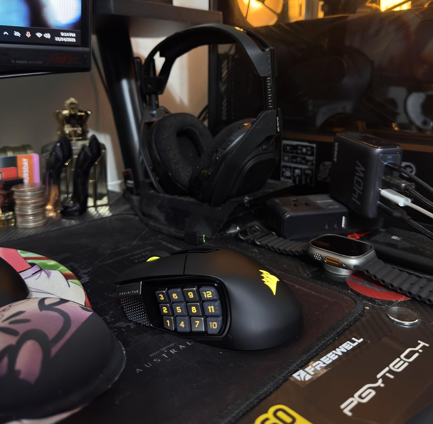 Corsair Scimitar Elite Wireless SE MMO PC Gaming Mouse - 33,000 DPI, 16 Programmable Buttons, Key Slider, Elgato Virtual Stream Deck, 1,000Hz Polling, Up to 150-Hour Battery - Gunmetal customer photo 2