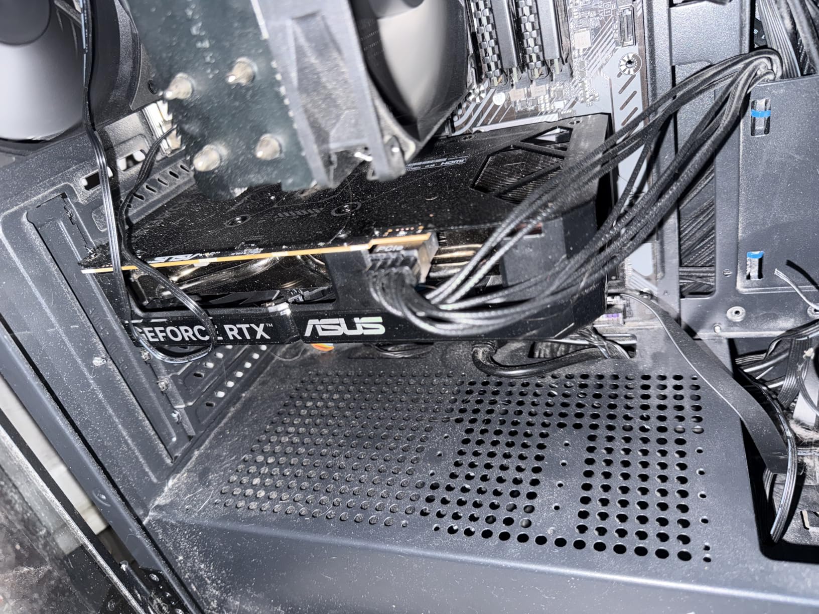 ASUS Dual GeForce RTX 5060 8GB GDDR7 OC Edition (PCIe 5.0, 8GB GDDR7, DLSS 4, HDMI 2.1b, DisplayPort 2.1b, 2.5-Slot Design, Axial-tech Fan Design, 0dB Technology, and More) customer photo 1